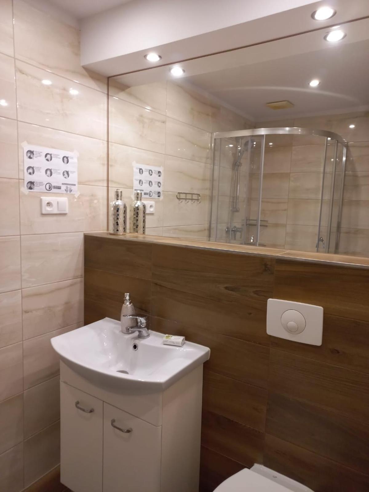 Double Room with Private Bathroom - Photo 4