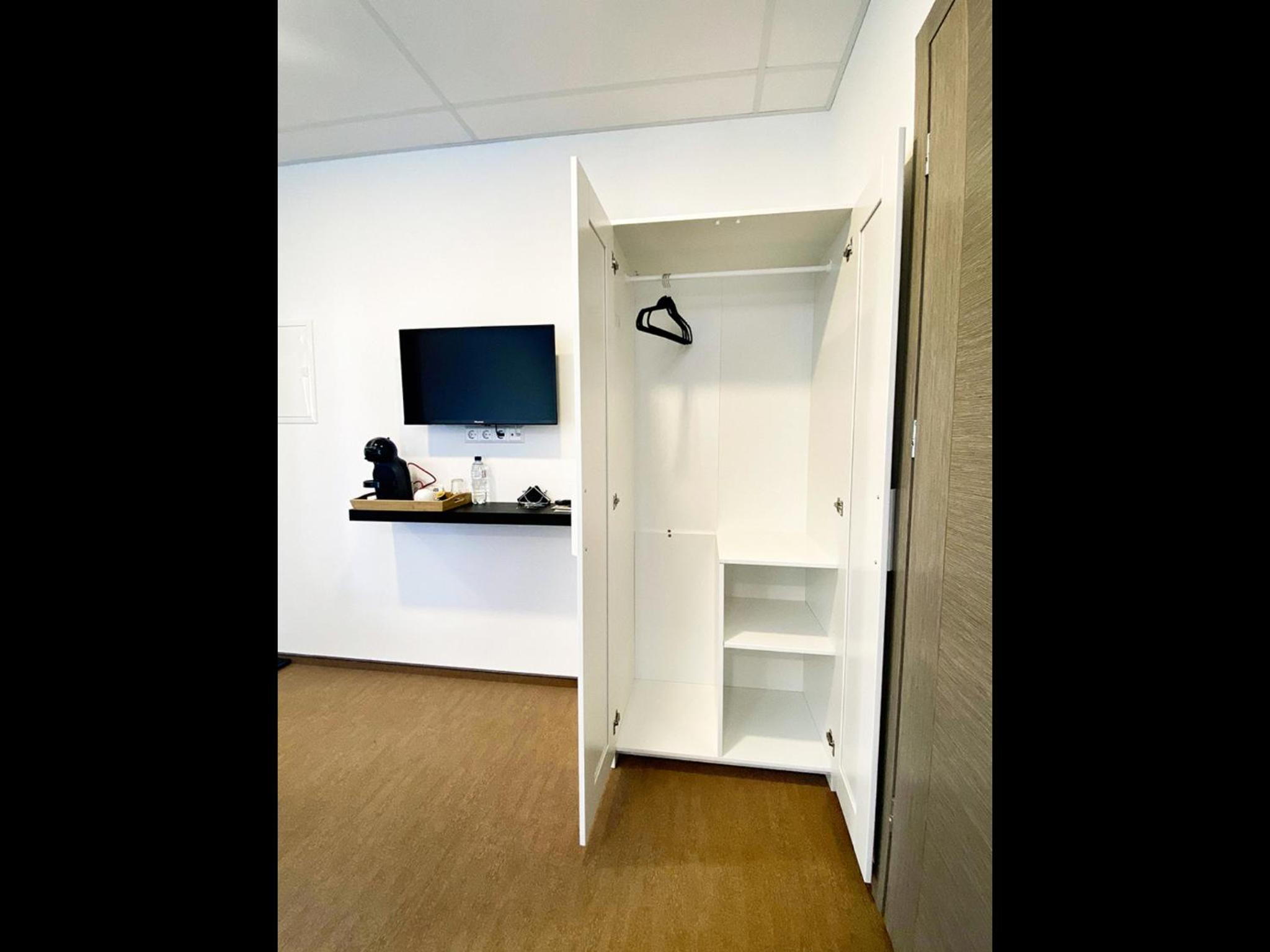Double Room - Photo 7