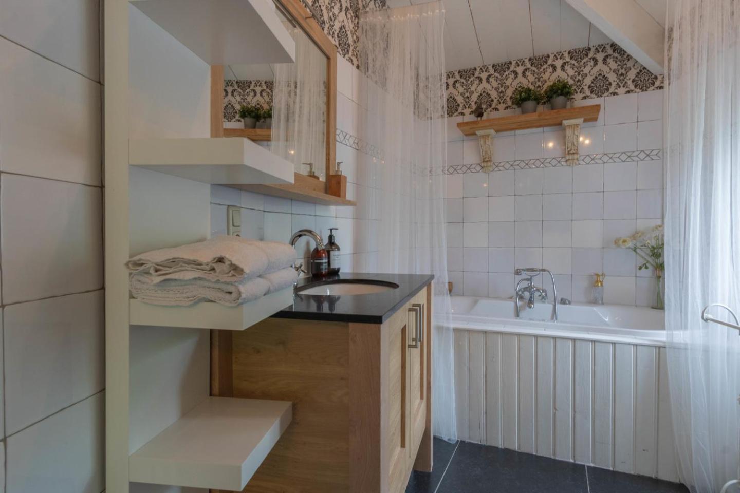 Suite - Photo 4