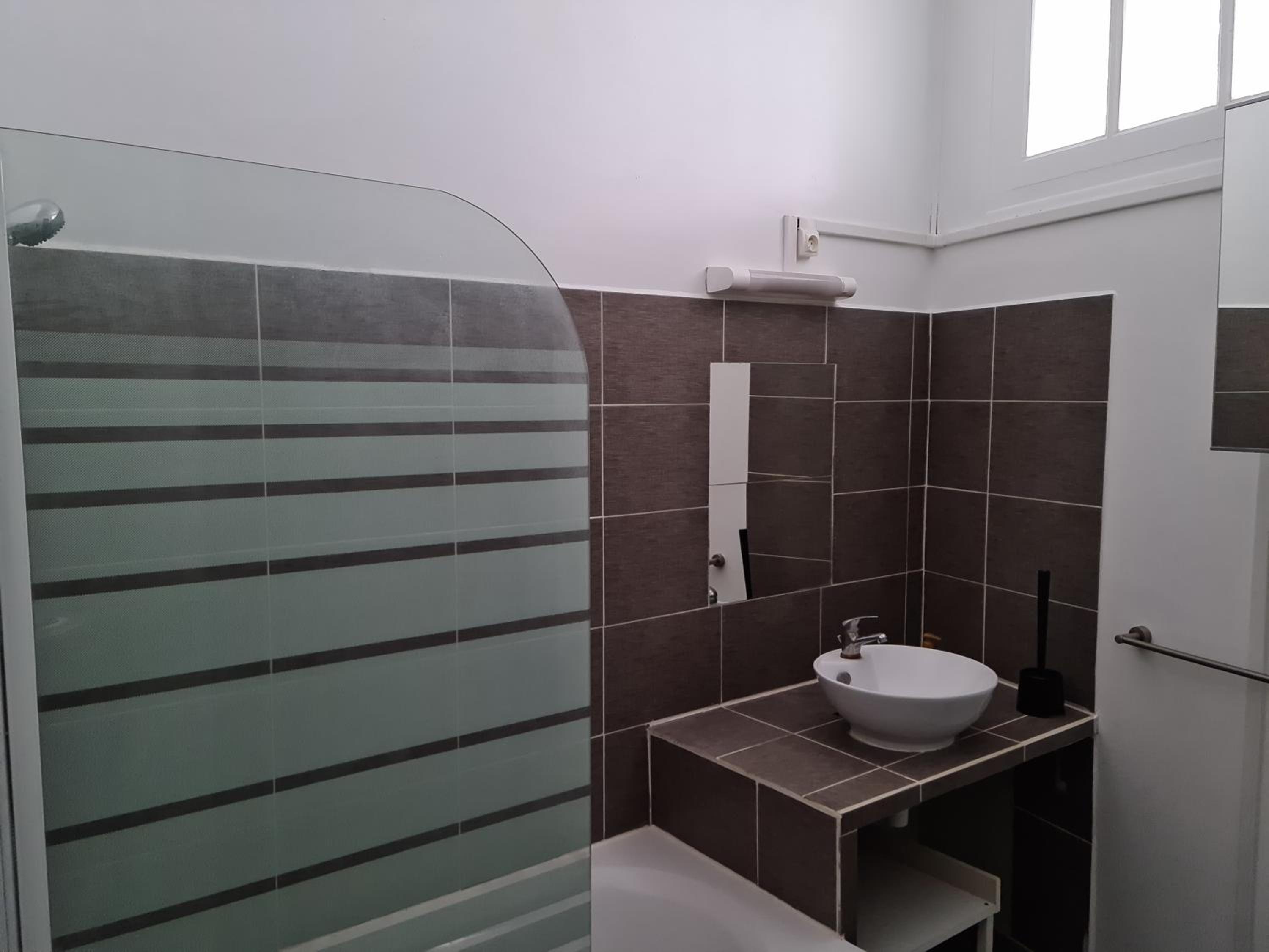 Three-Bedroom Apartment - Photo 9