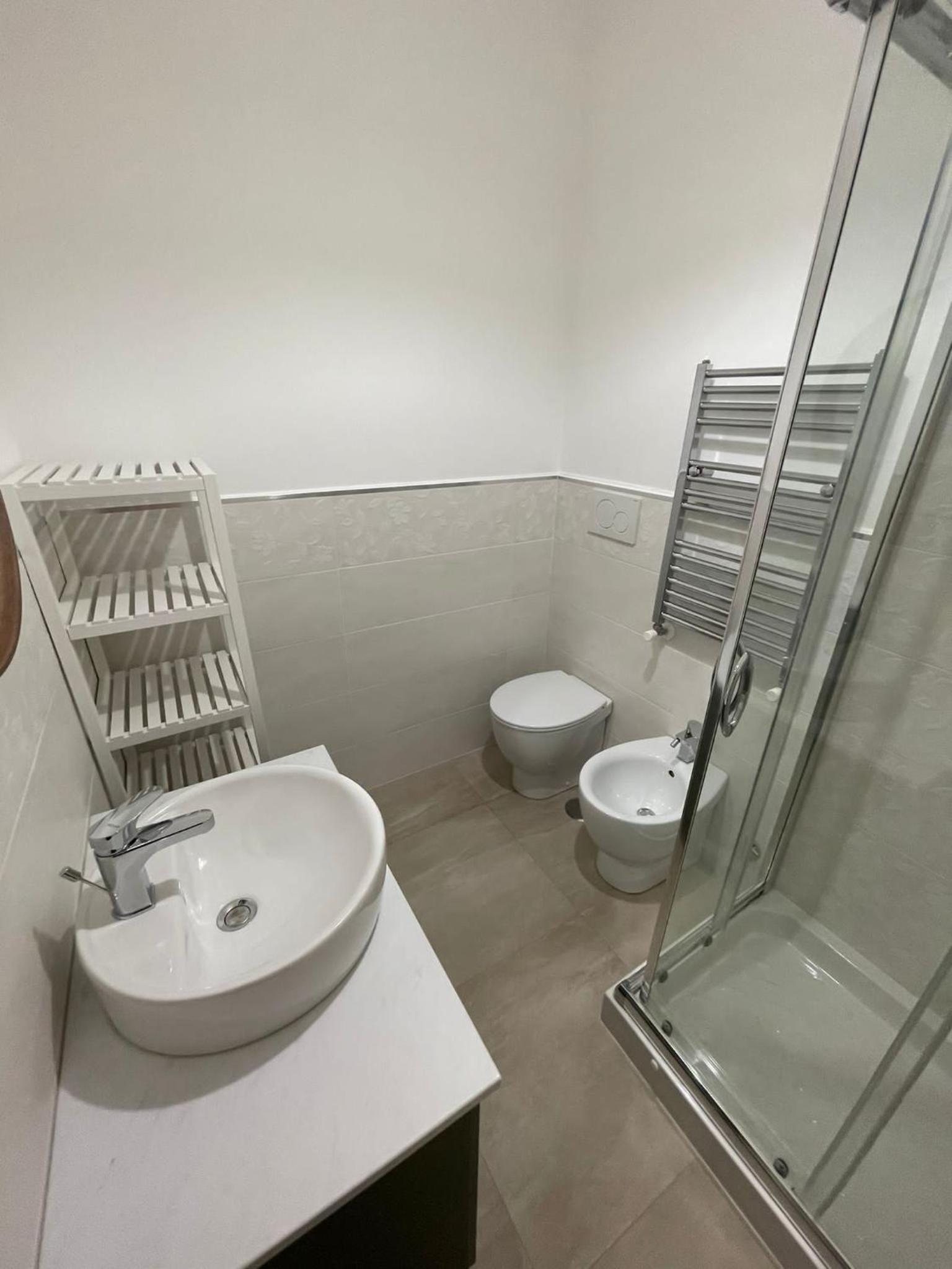 Triple Room with Private Bathroom - Photo 10