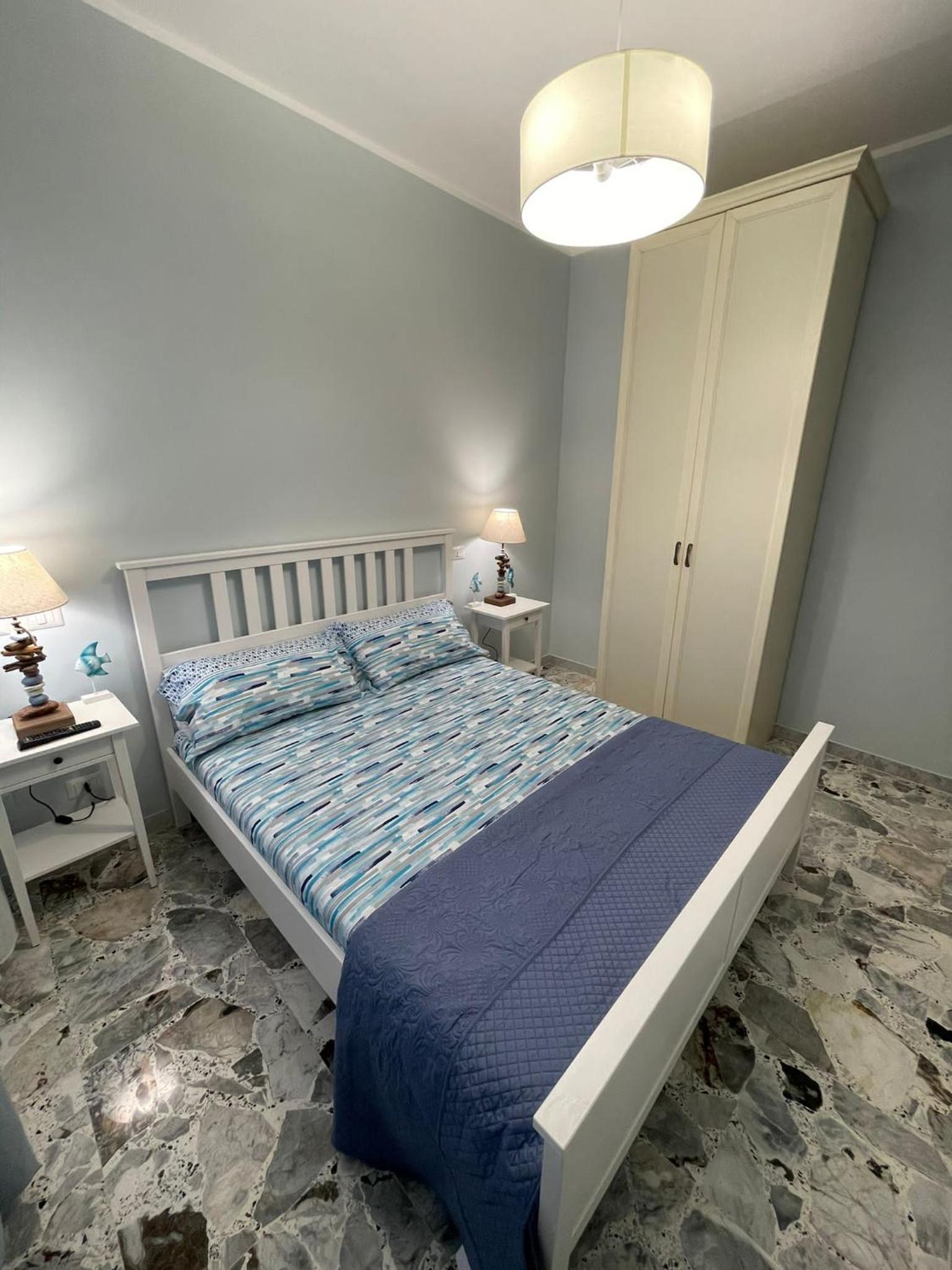 Double Room with Private Bathroom - Photo 9