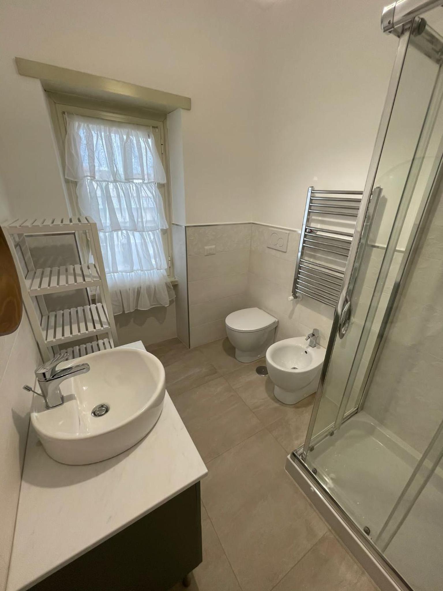 Double Room with Private Bathroom - Photo 3