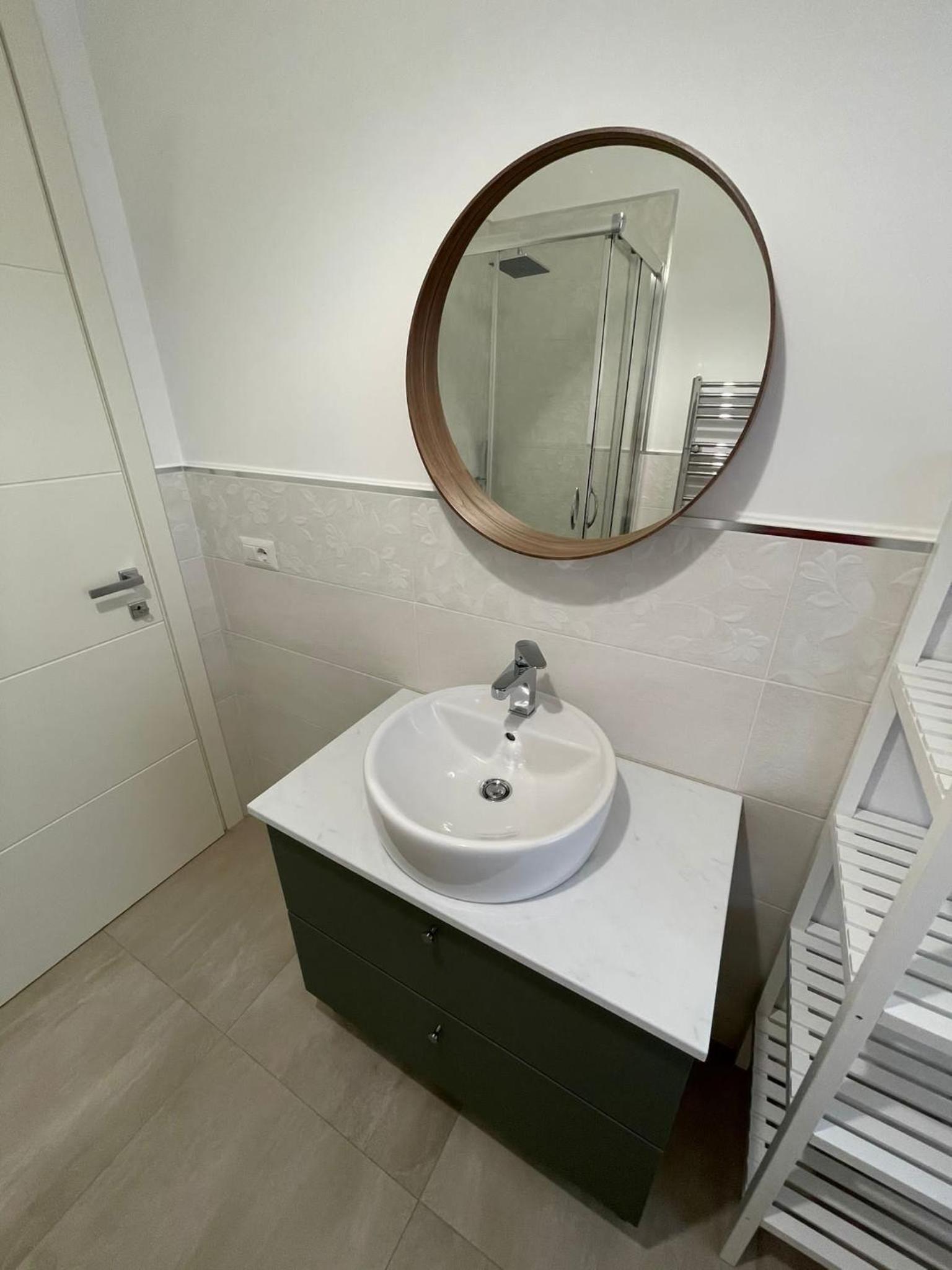 Double Room with Private Bathroom - Photo 6
