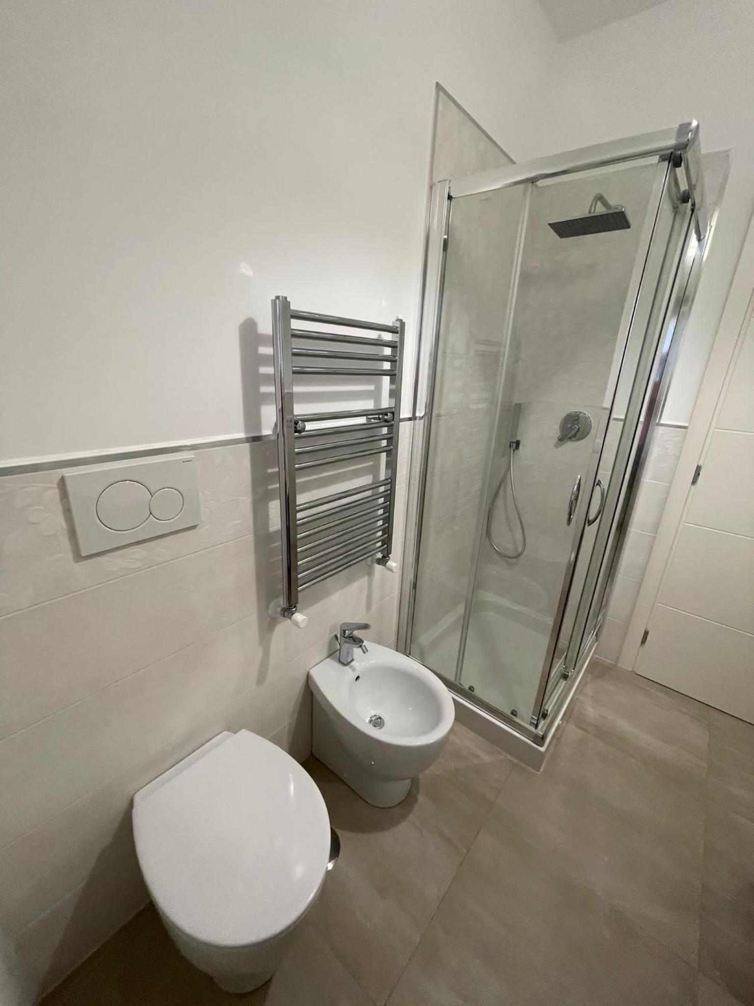 Double Room with Private Bathroom - Photo 7