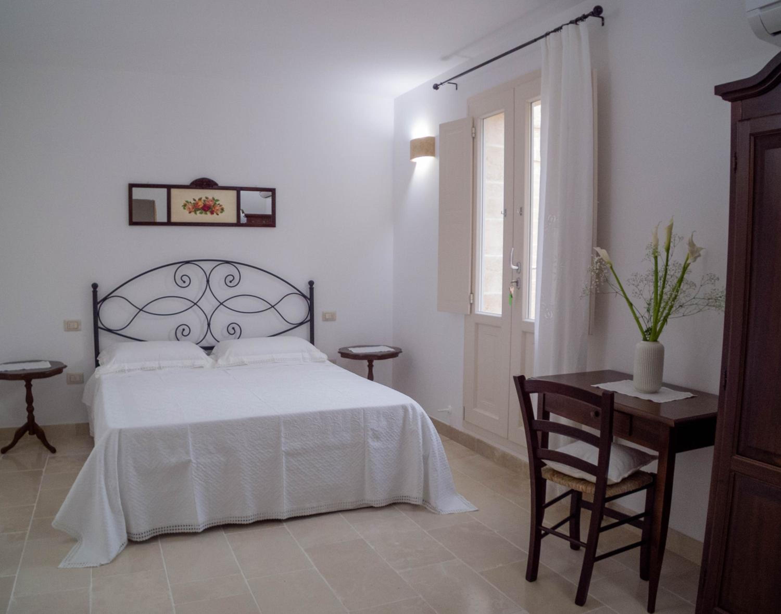 Double Room with Private Bathroom - Photo 1