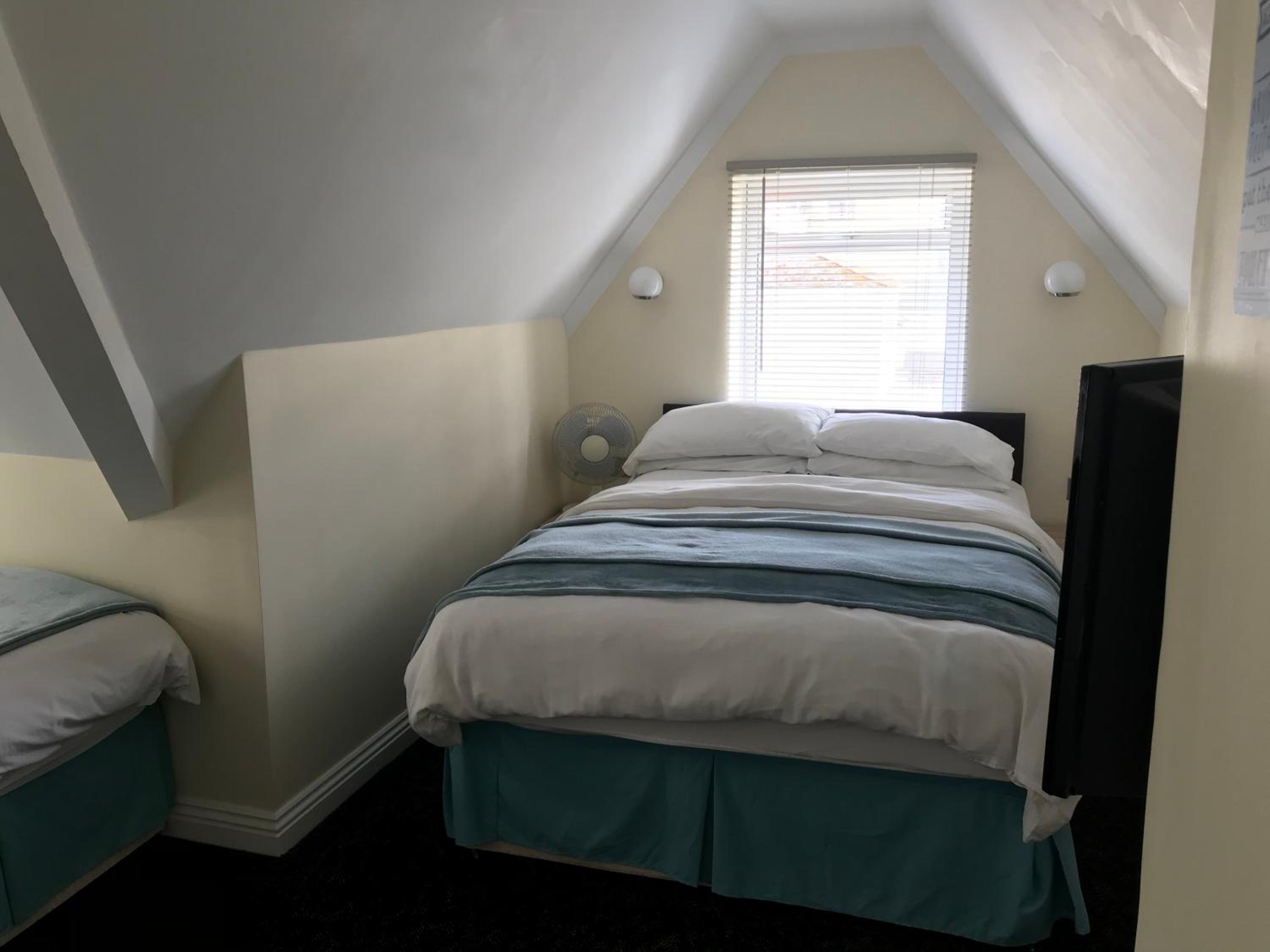 Family Room with Private Bathroom - Photo 15