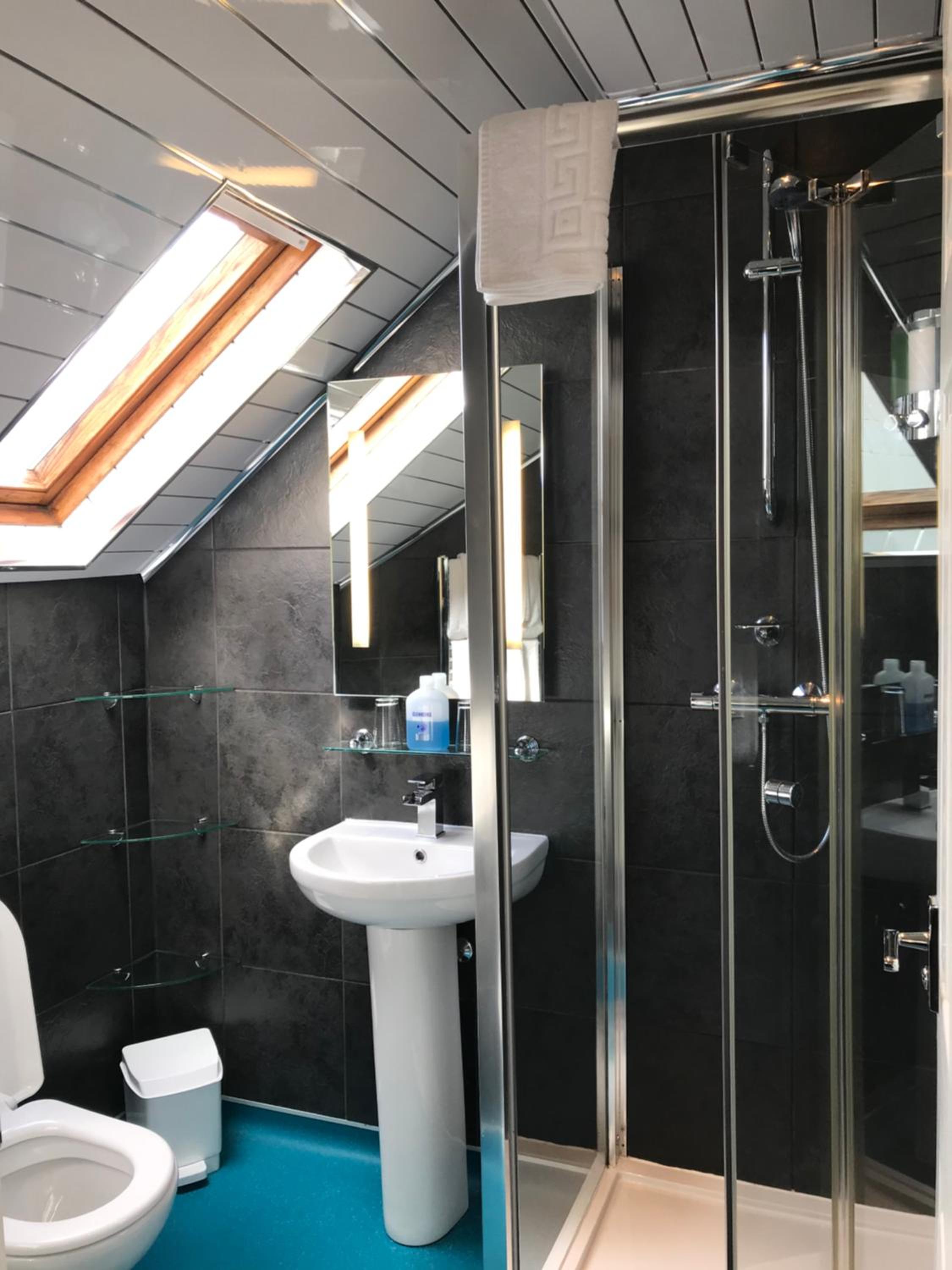 Family Room with Private Bathroom - Photo 4