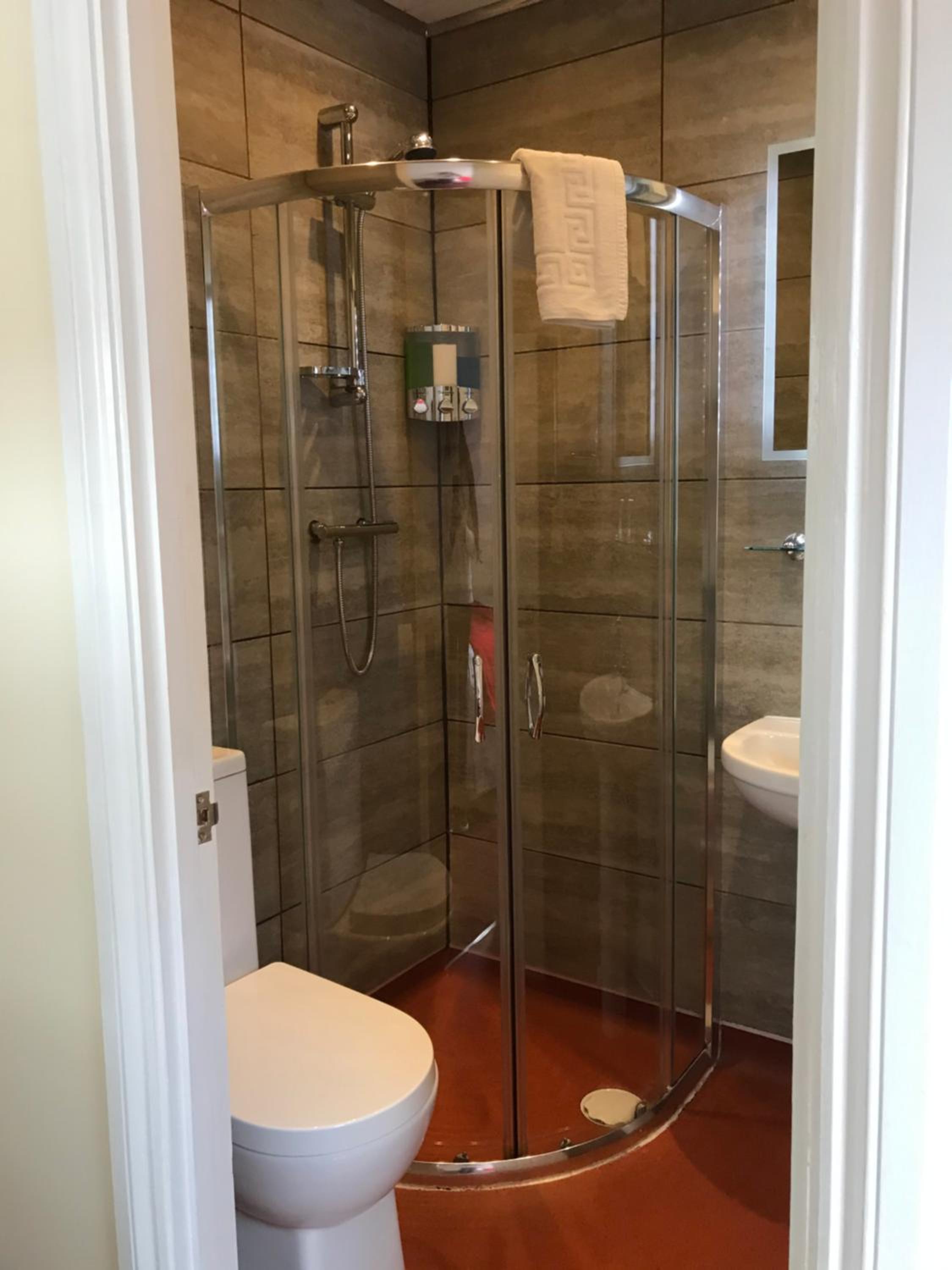 Twin Room with Private Bathroom - Photo 2