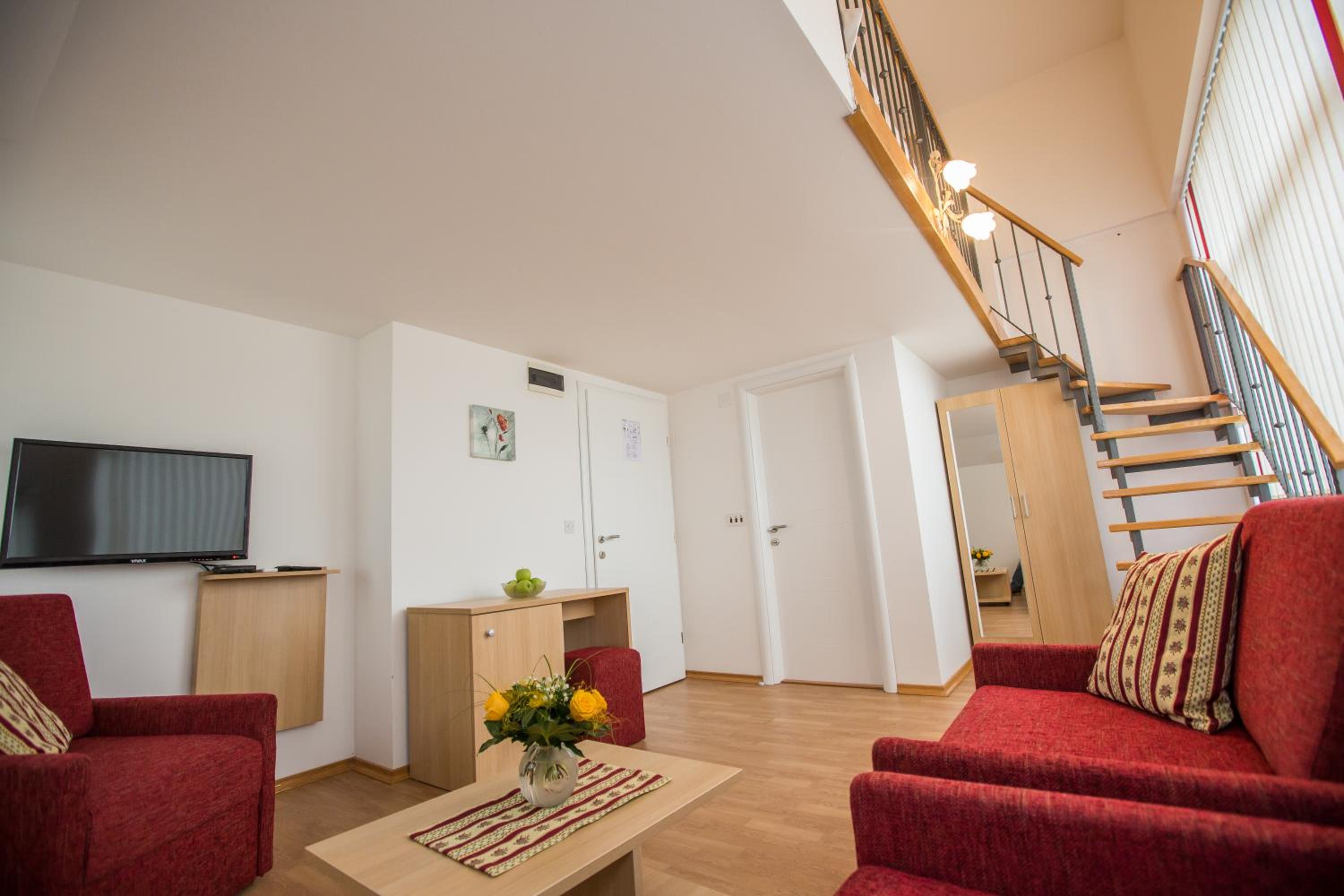 Family Room - Photo 4