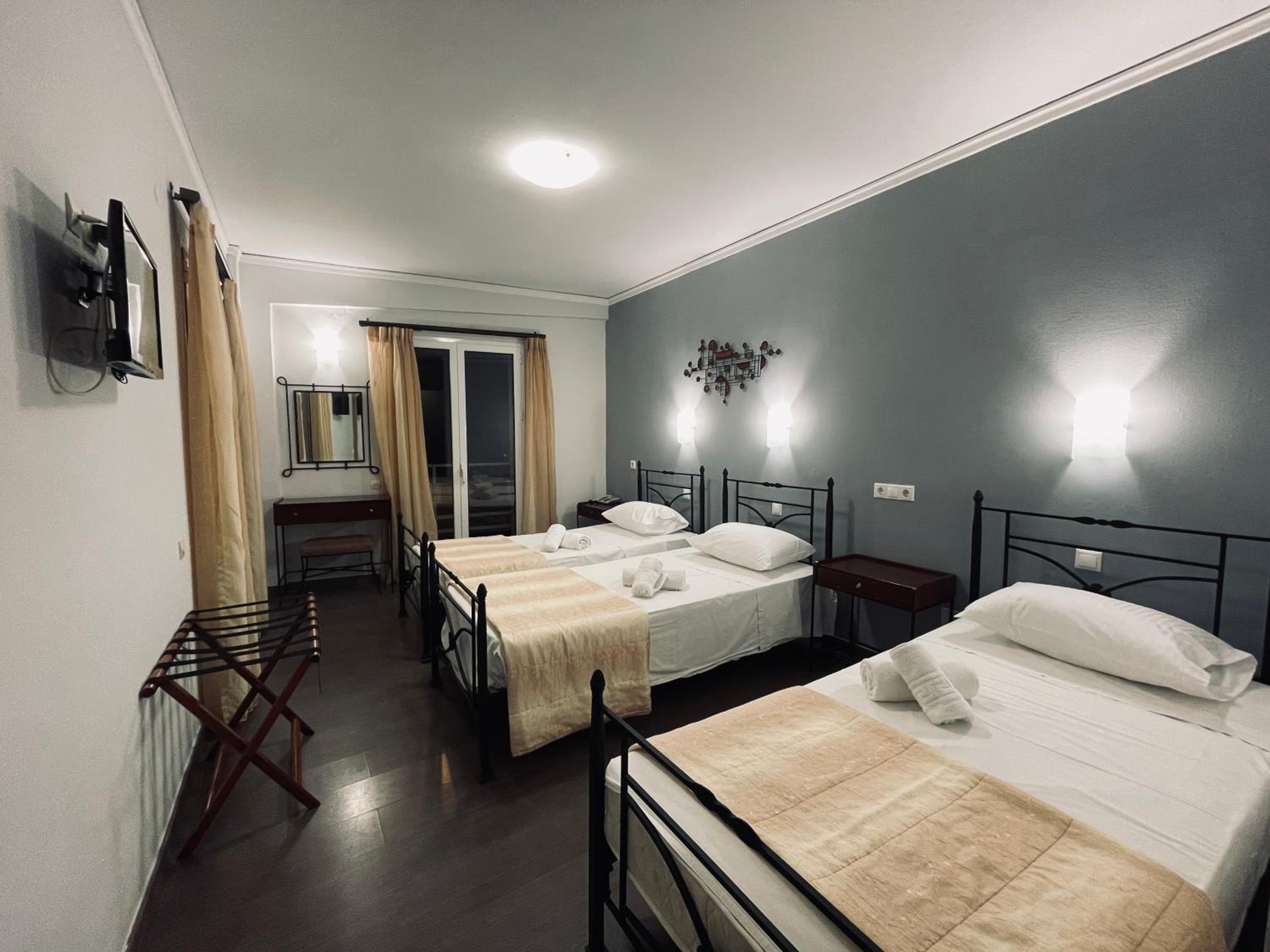 Triple Room - Photo 11