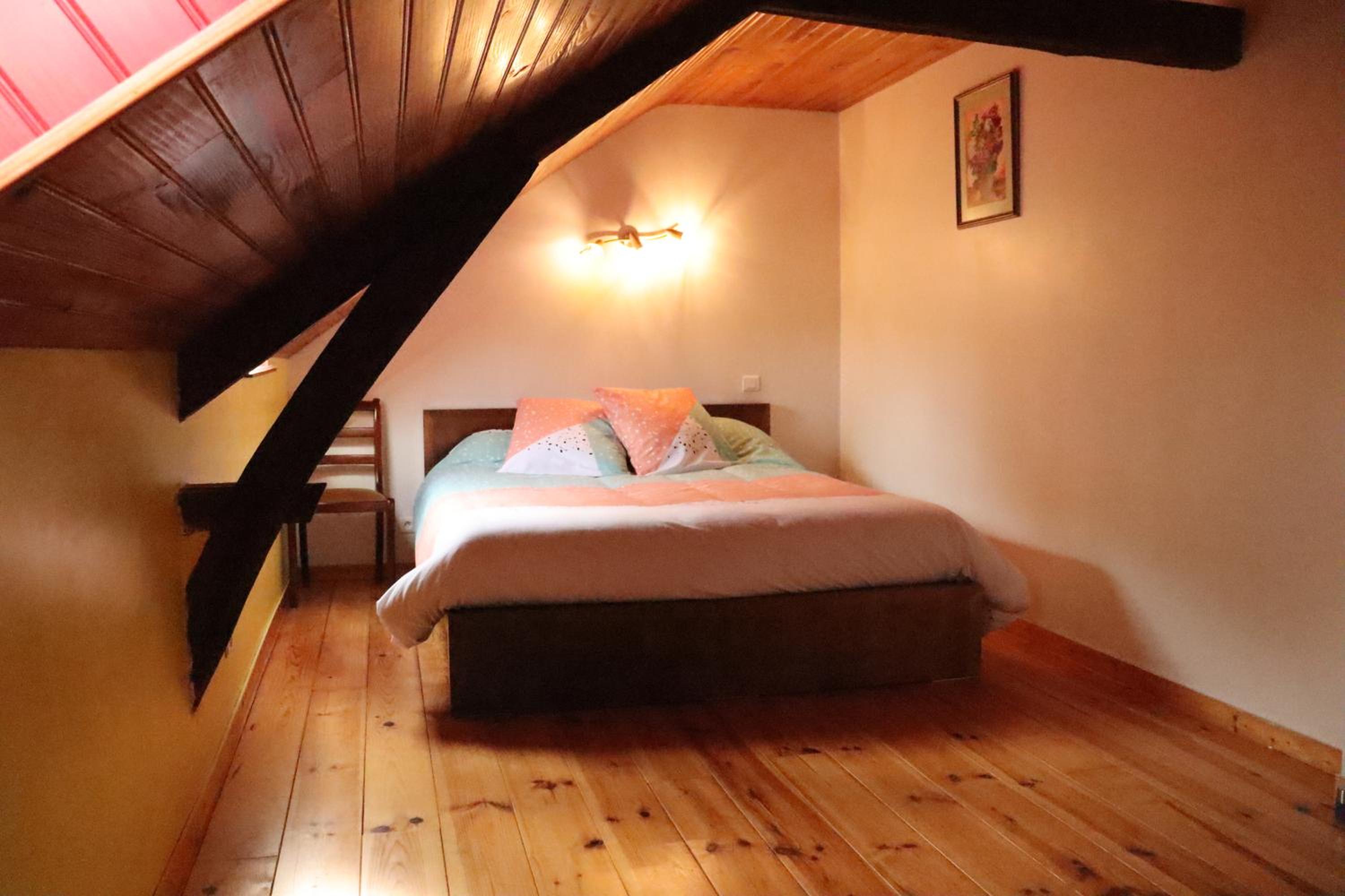 Three-Bedroom House - Photo 9