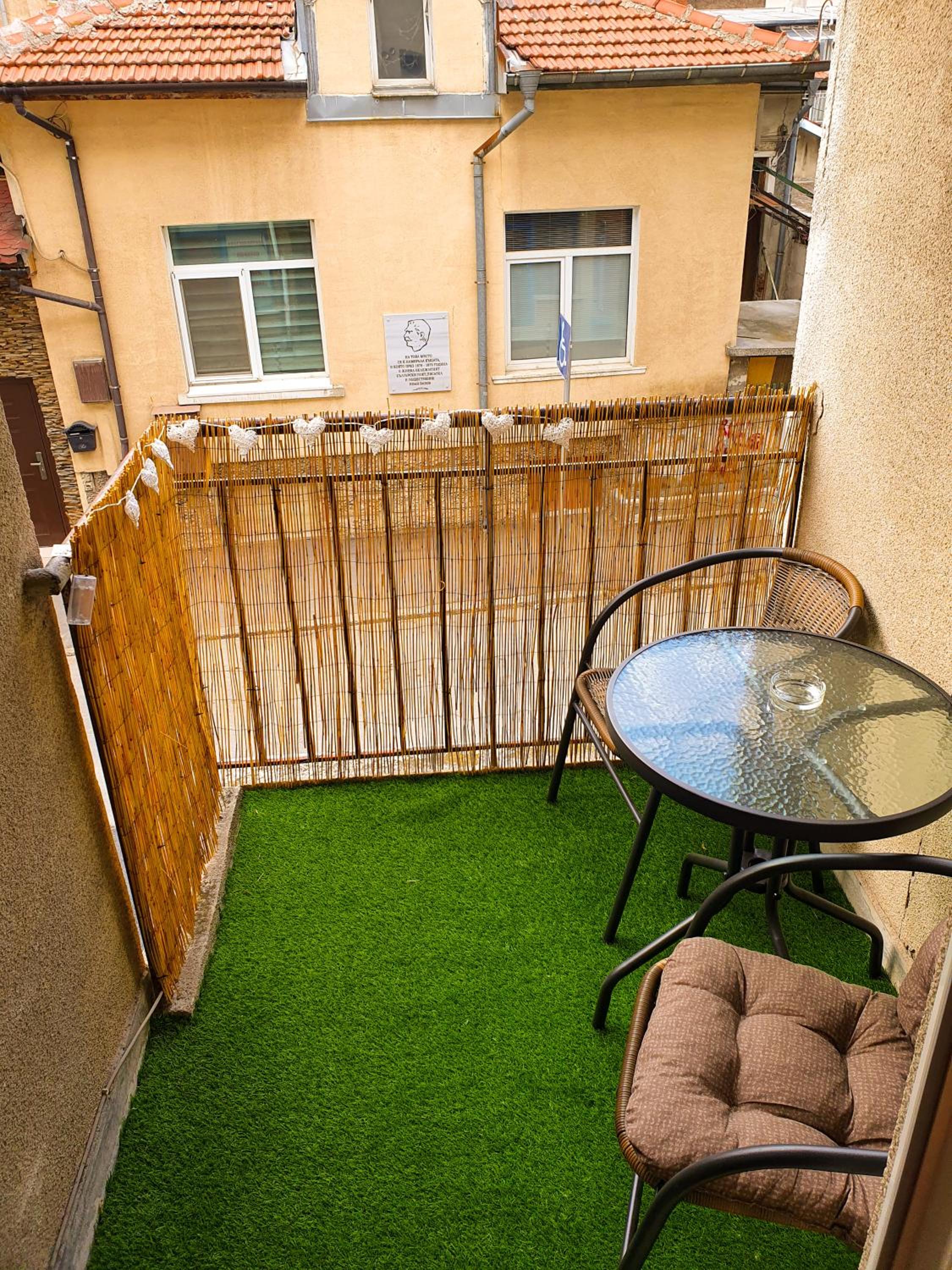 Two-Bedroom Apartment - Photo 2