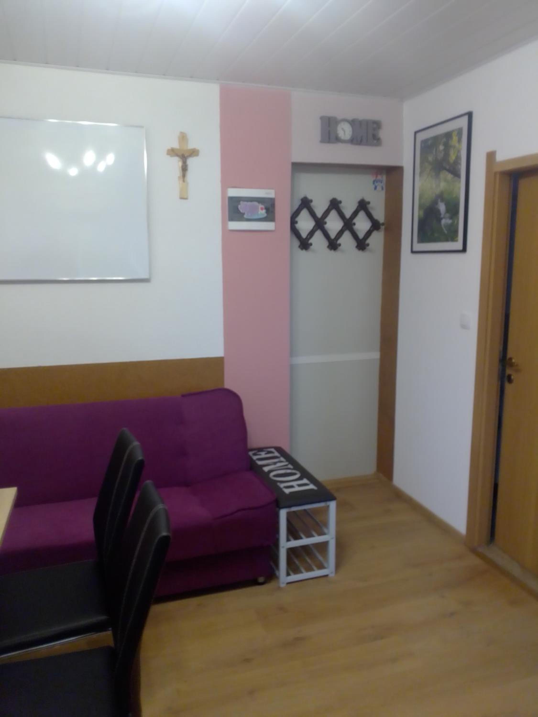 One-Bedroom Apartment - Photo 6
