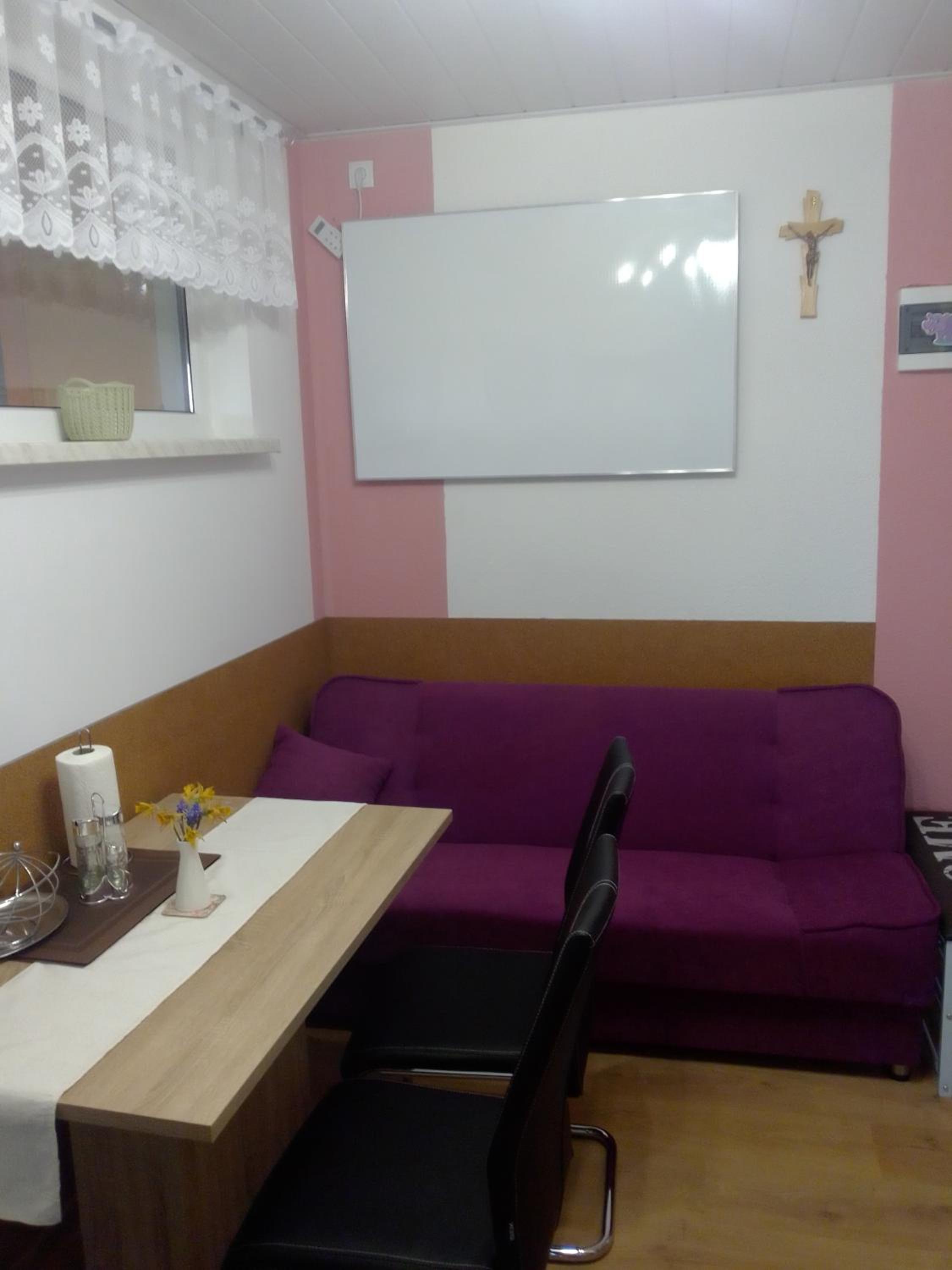 One-Bedroom Apartment - Photo 33
