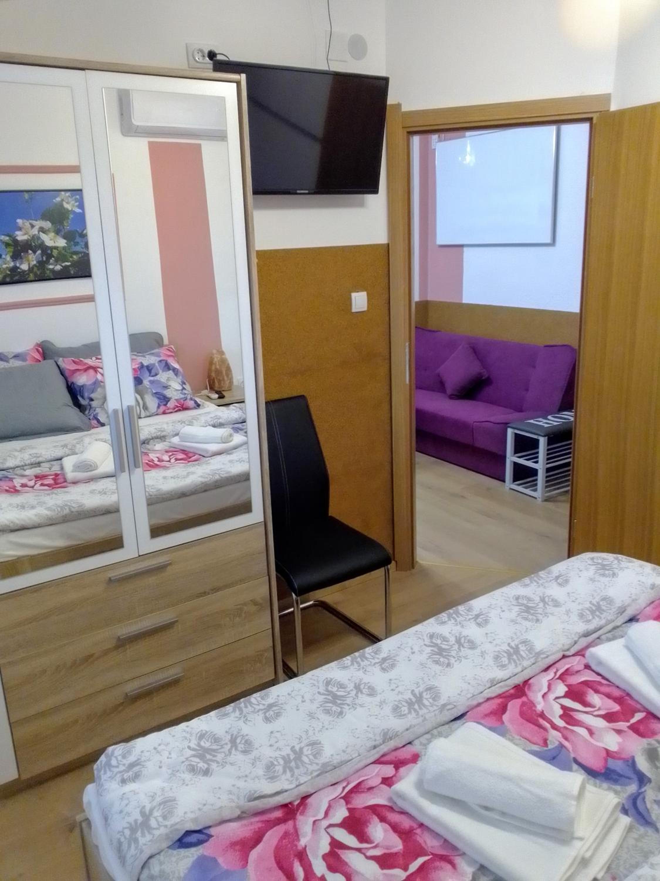 One-Bedroom Apartment - Photo 46