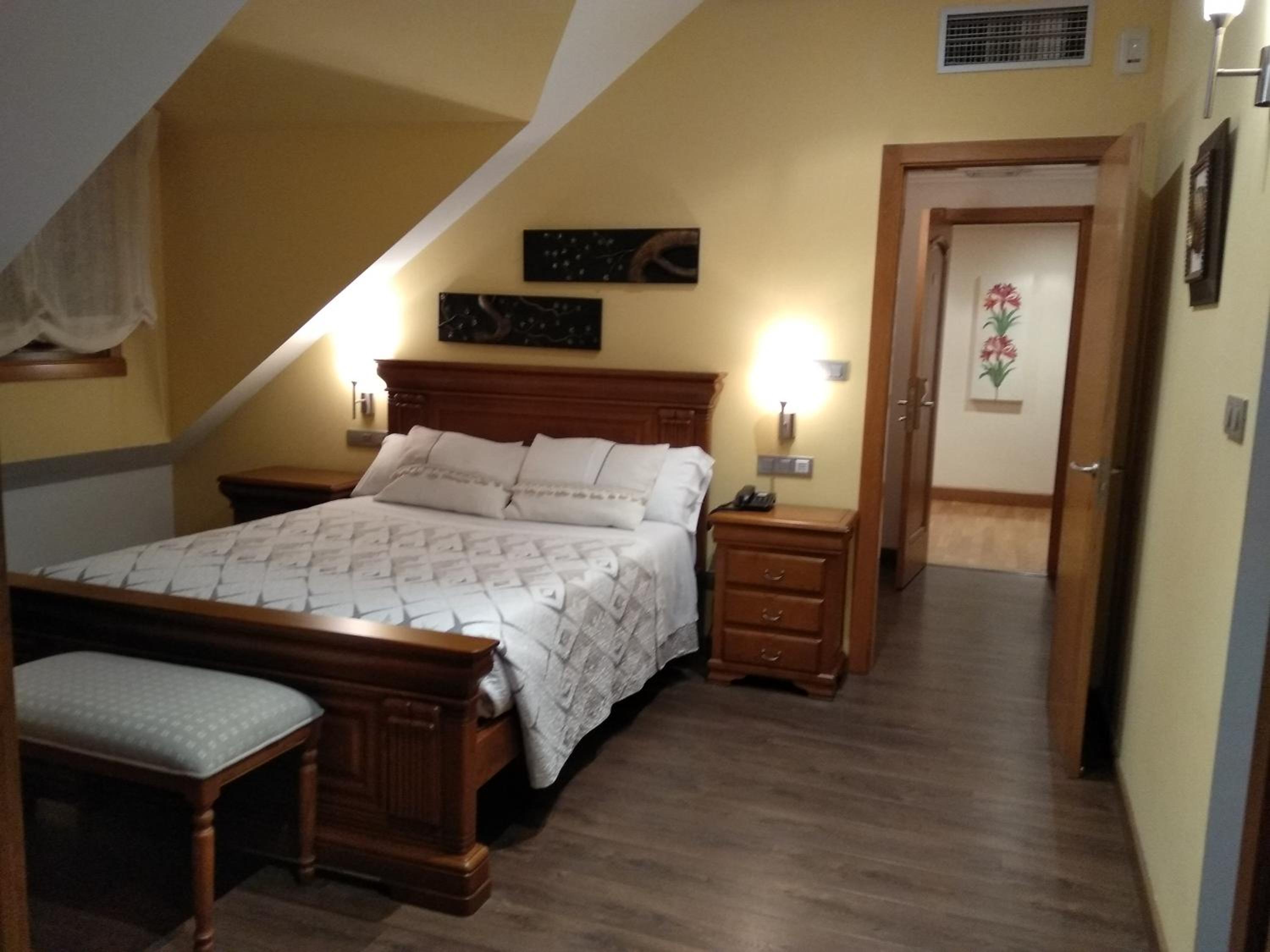 Double Room with Balcony - Photo 1