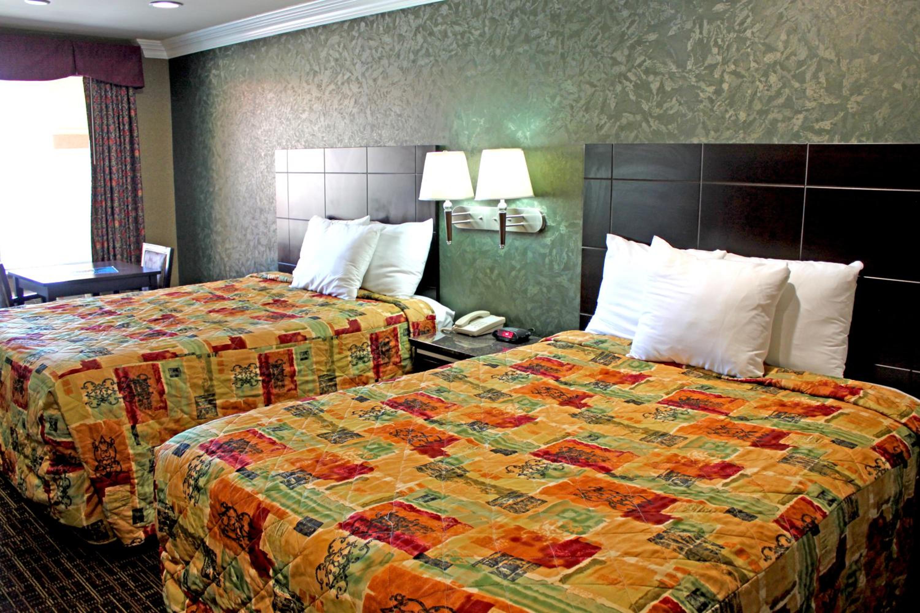 Queen Room with Two Queen Beds - Photo 3