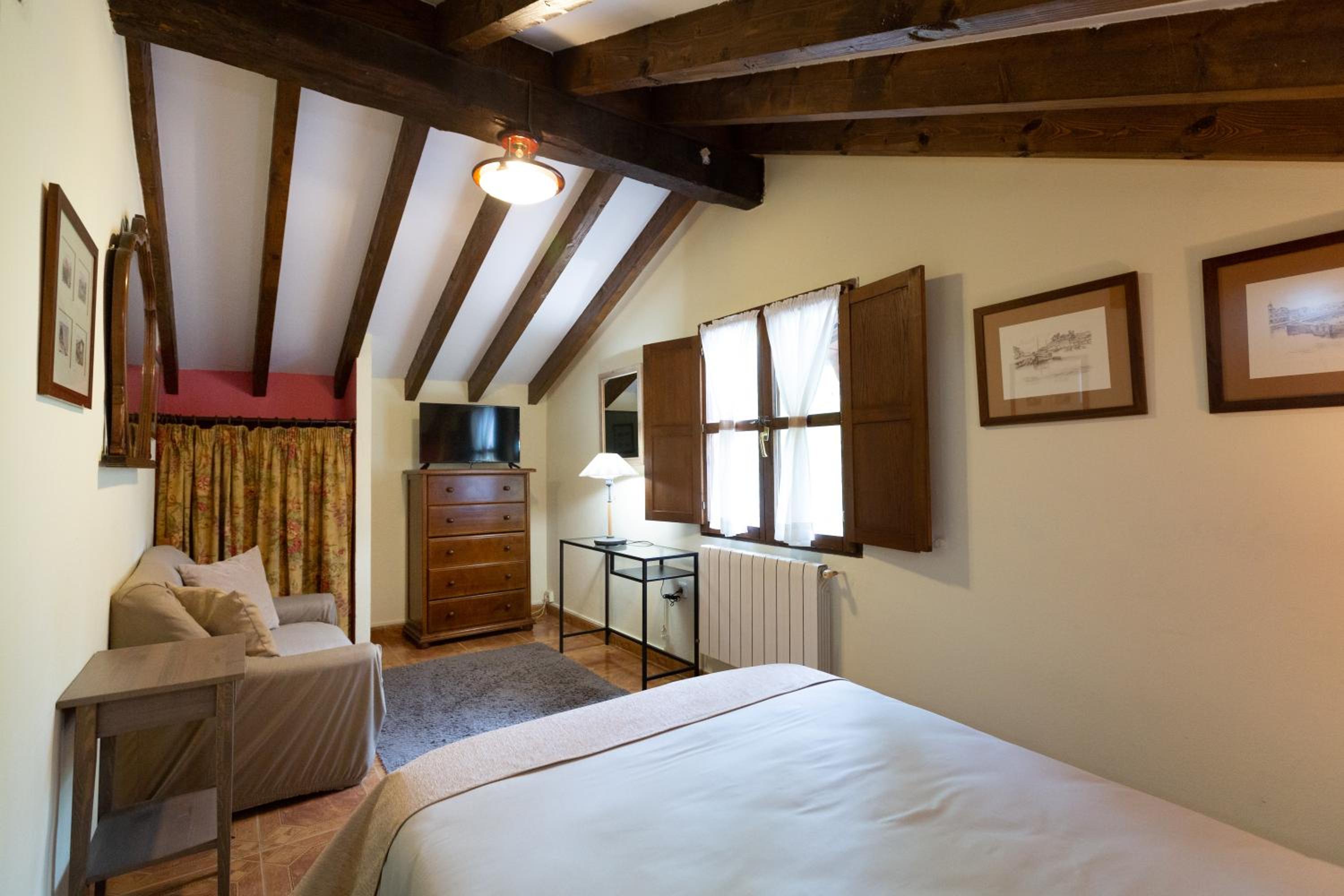 Double or Twin Room - Photo 32