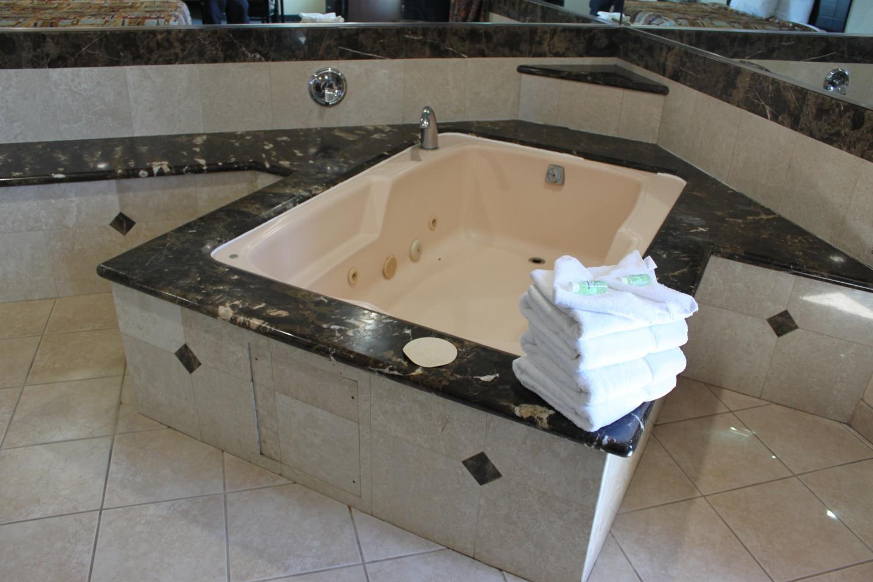 King Room with Spa Bath - Photo 13