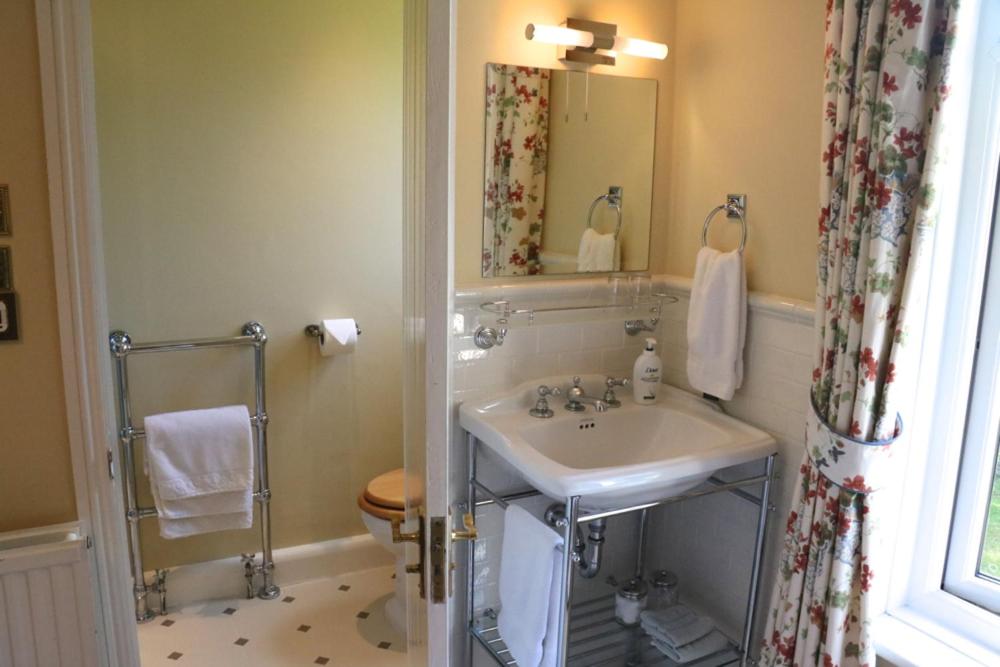 Twin Room with Shower photo 2