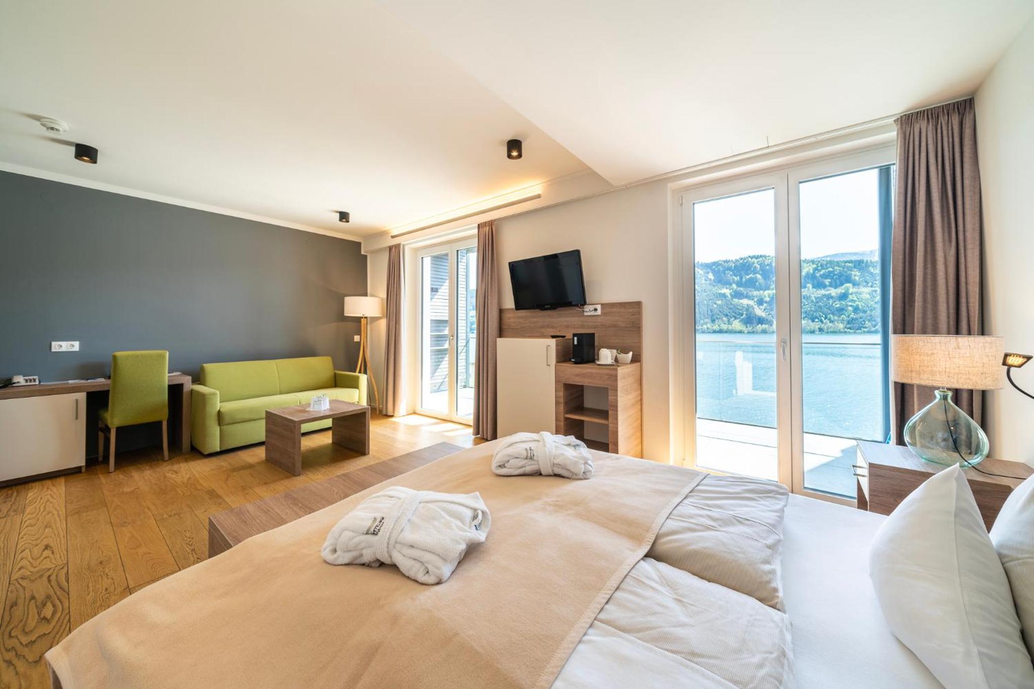 Suite with Lake View photo 1