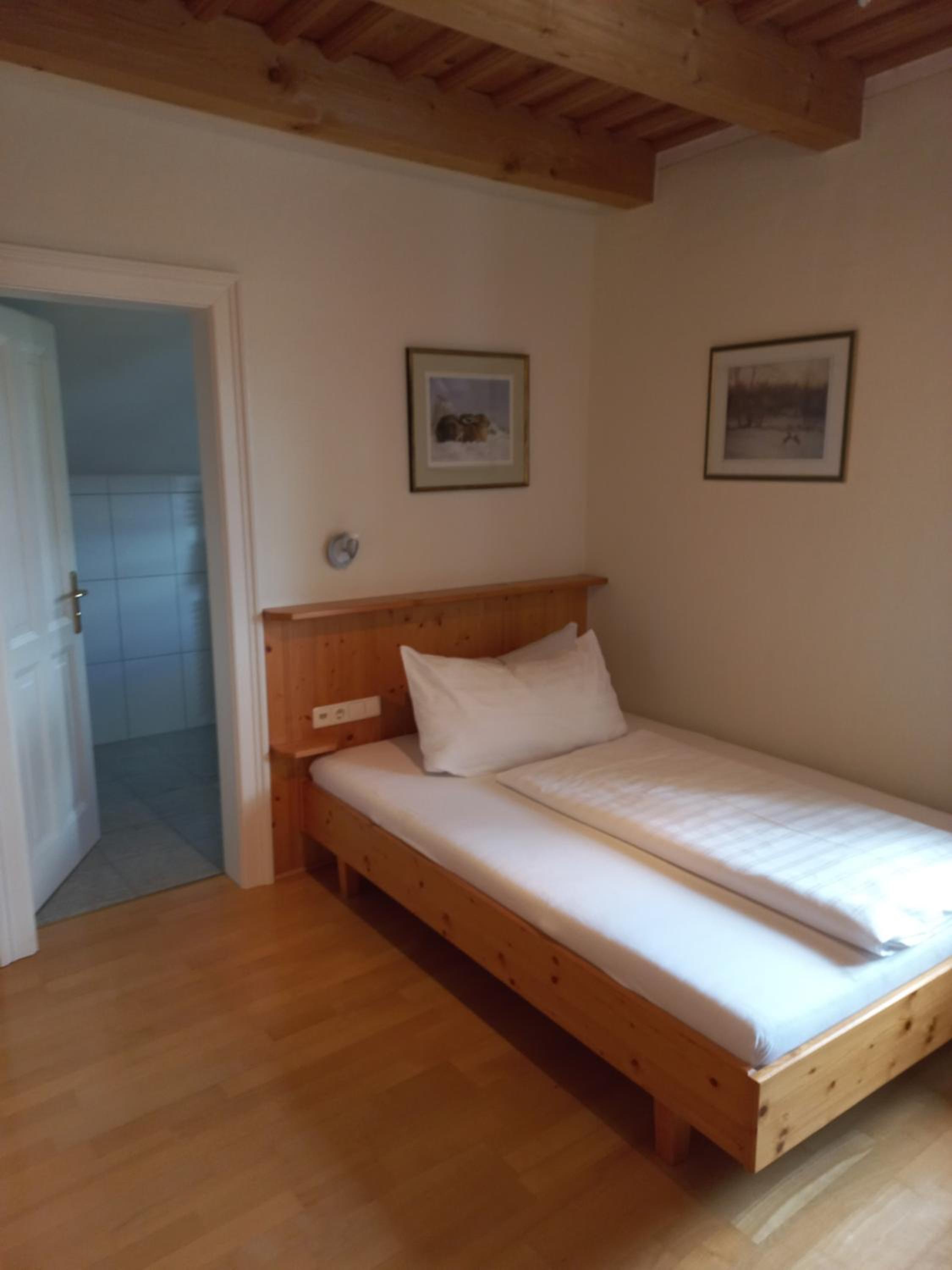 Standard Single Room with Shower photo 3