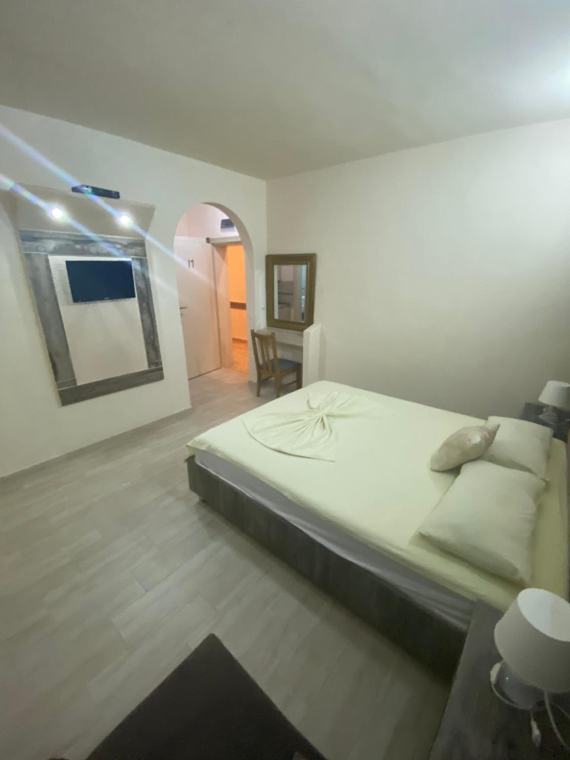 Triple Room with Balcony - Photo 15