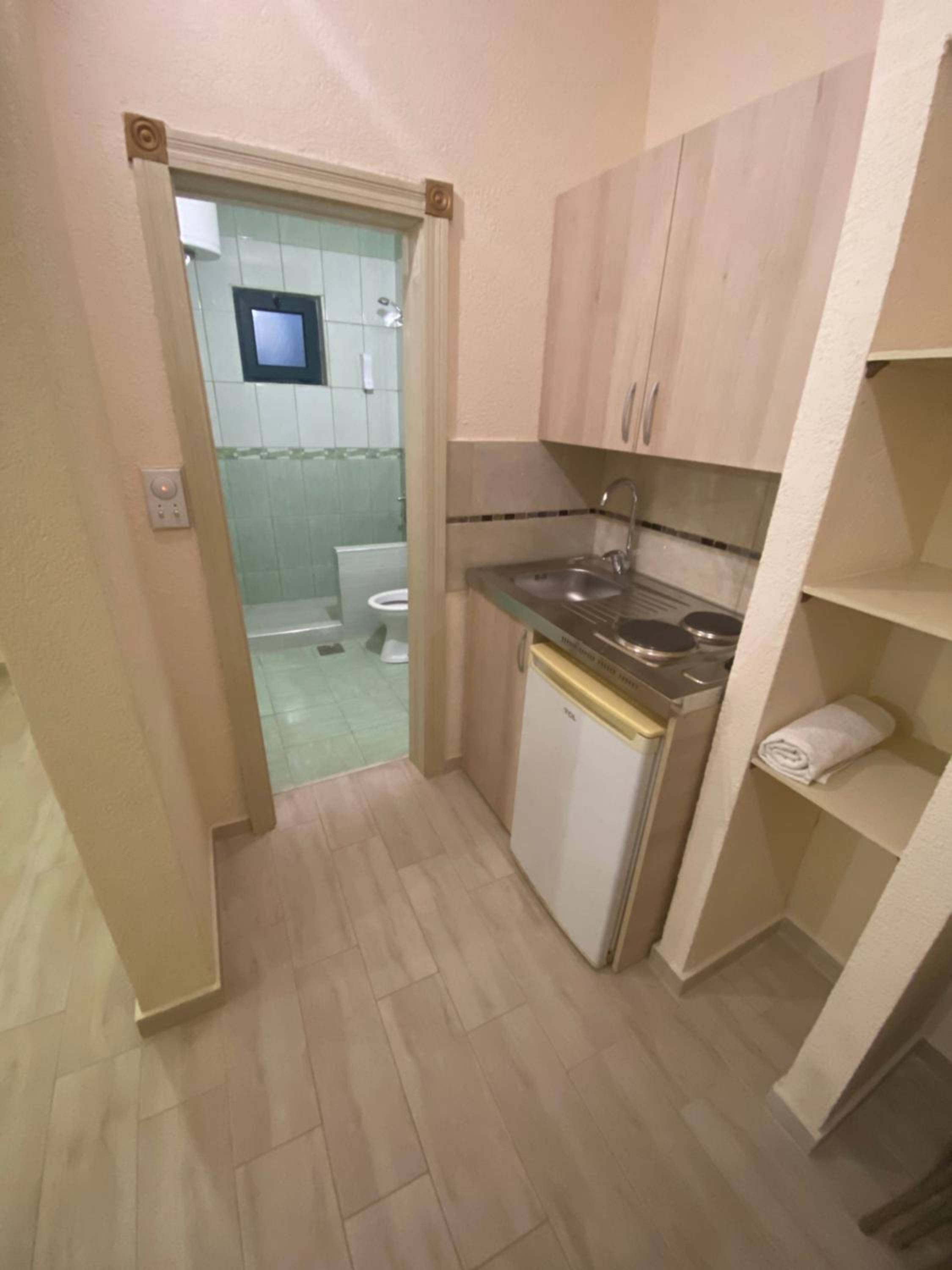 Triple Room with Balcony - Photo 18