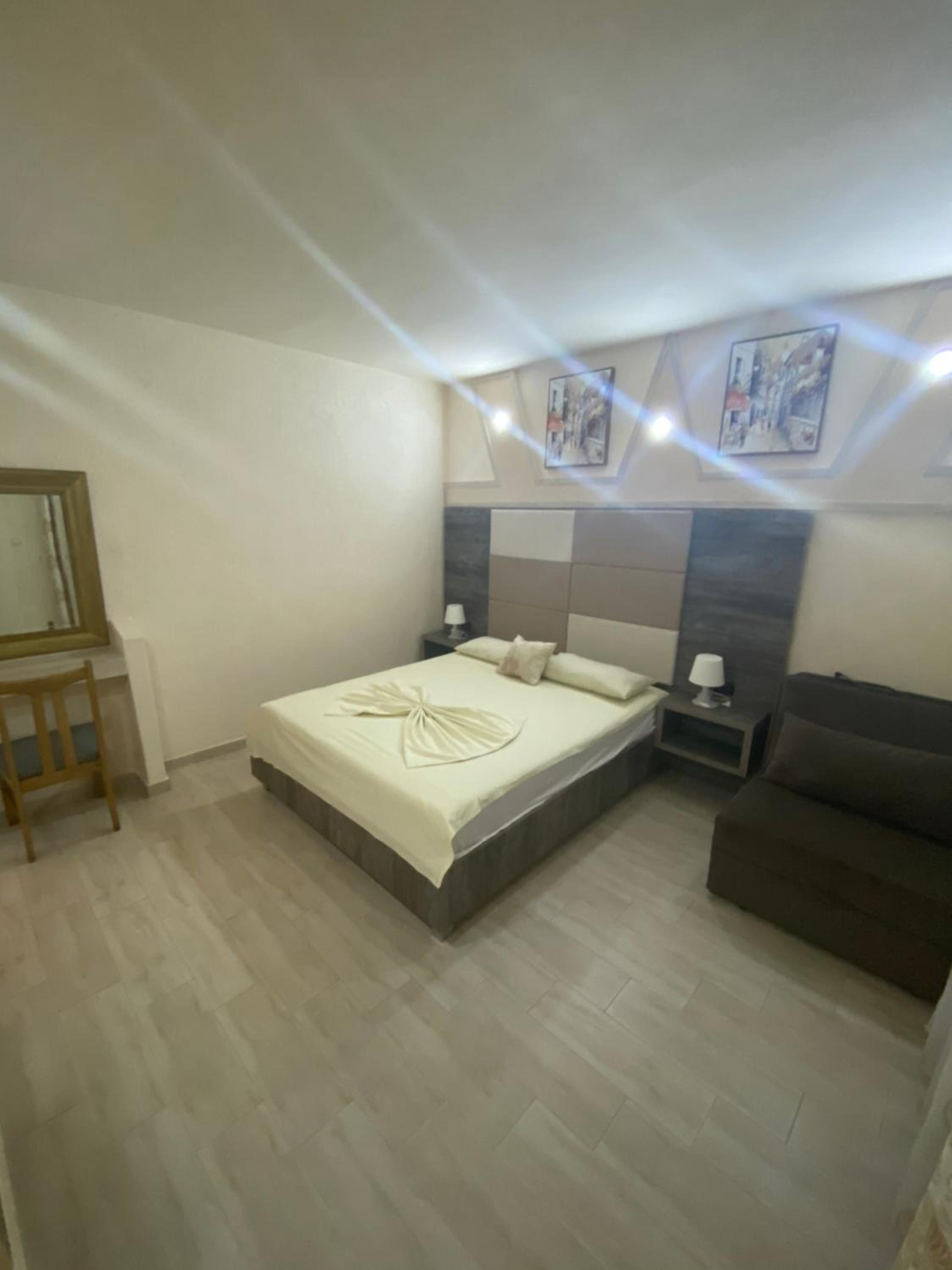 Triple Room with Balcony - Photo 17