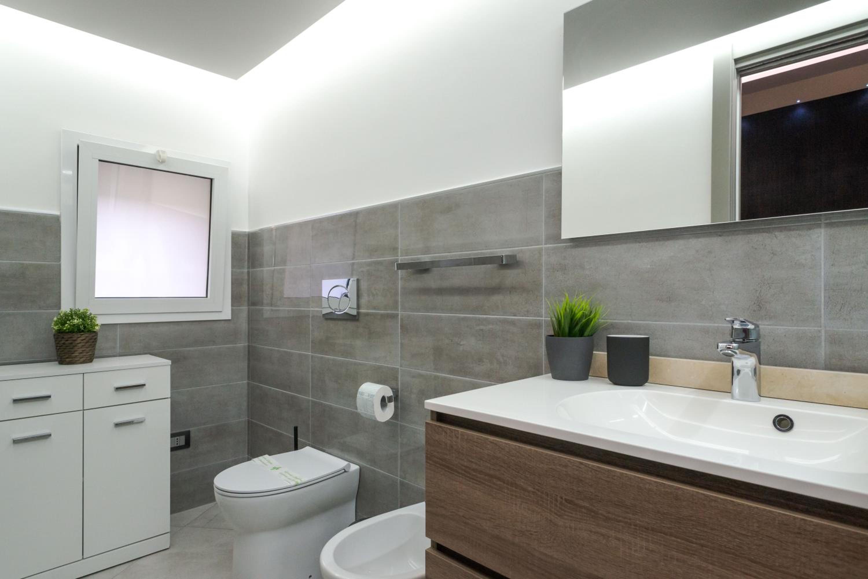 Deluxe Suite with Spa Bath - Photo 8