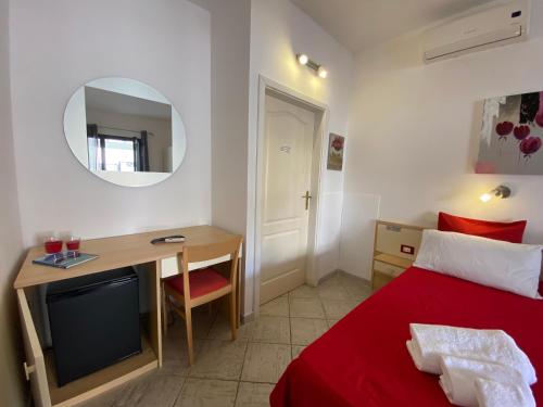 Double or Twin Room with Private Bathroom photo 3