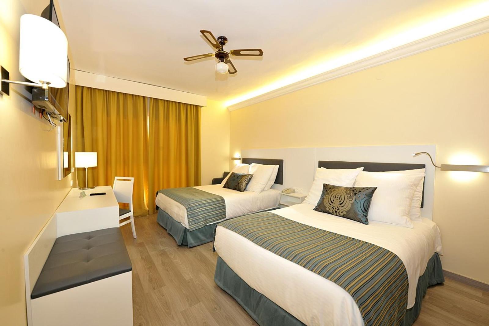 Superior Room with Balcony - Non-Smoking - Photo 17