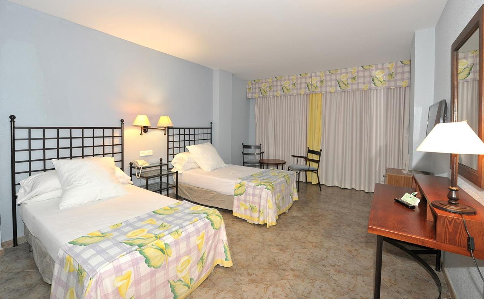 Superior Room with Balcony - Non-Smoking - Photo 9