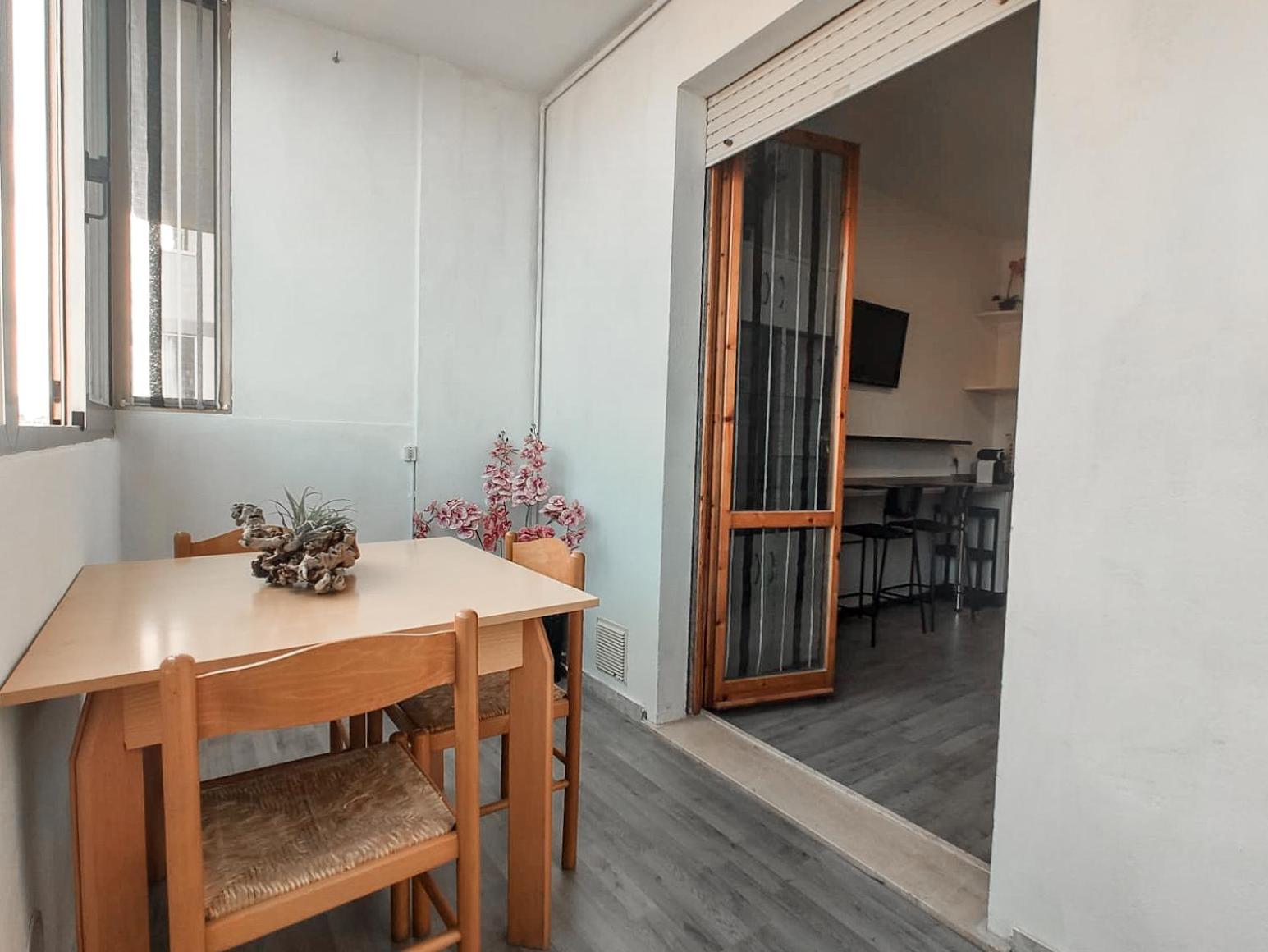 One-Bedroom Apartment - Photo 2