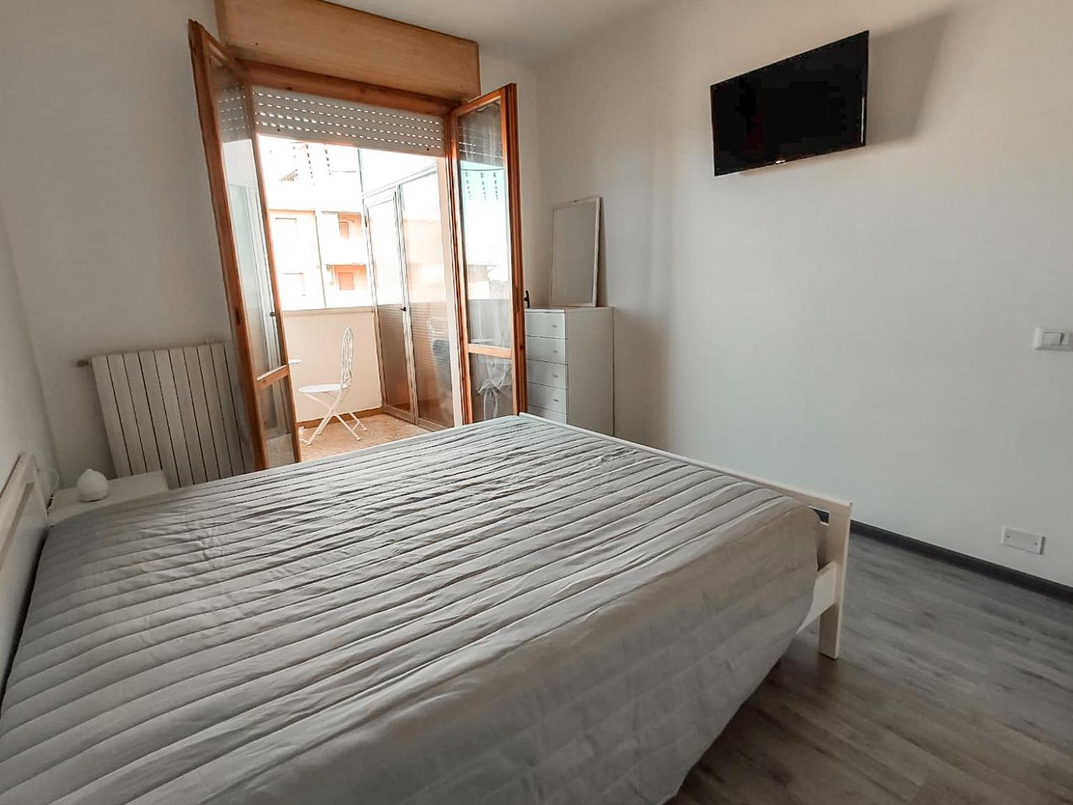 One-Bedroom Apartment - Photo 4