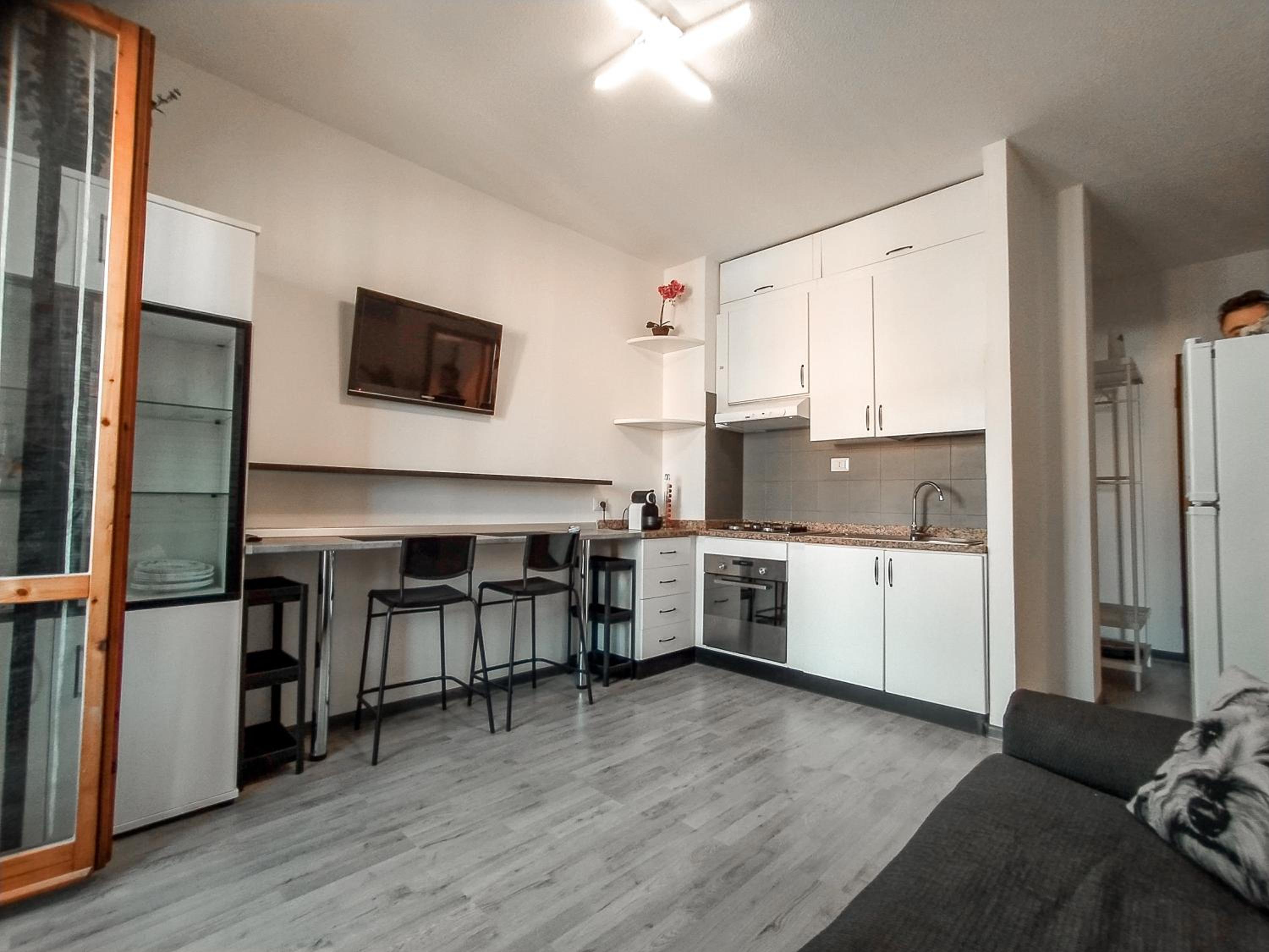 One-Bedroom Apartment - Photo 5