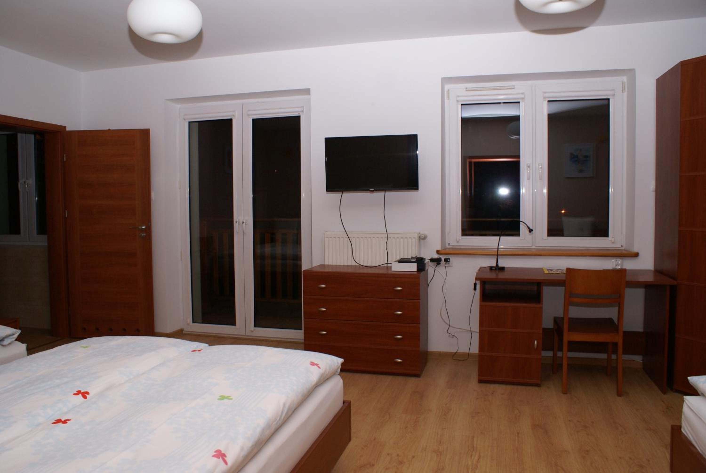 One-Bedroom Apartment photo 2