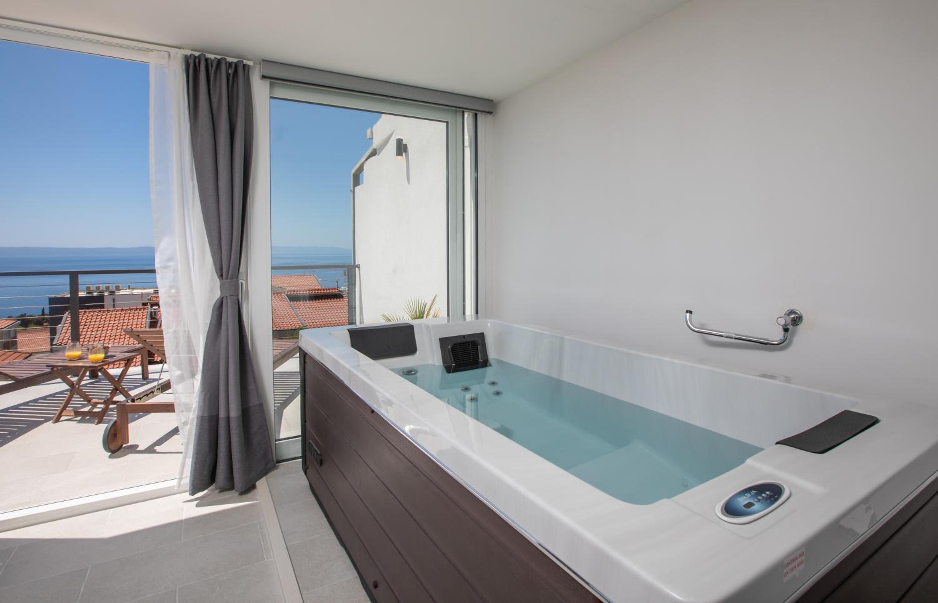 Studio with Spa Bath - Photo 24
