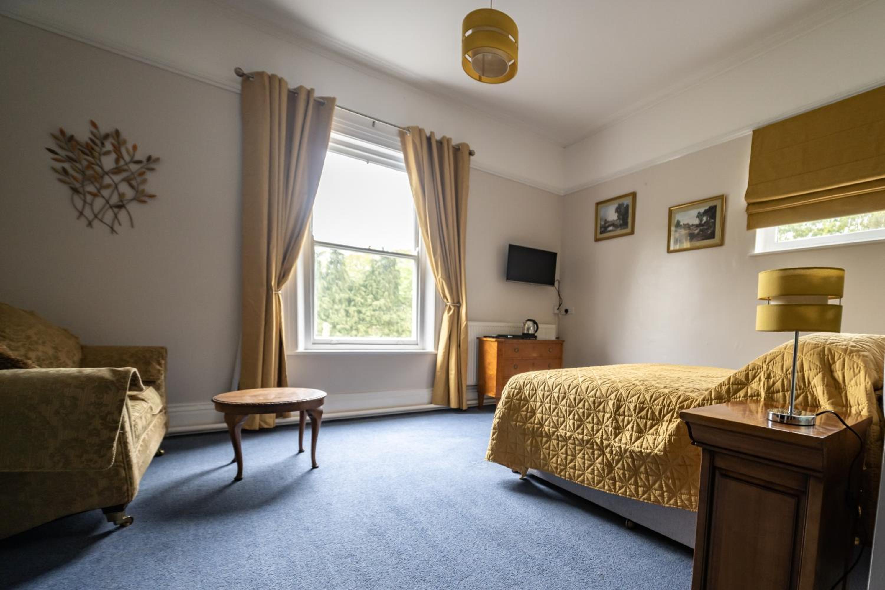 Superior Double or Twin Room with Garden View - Photo 7