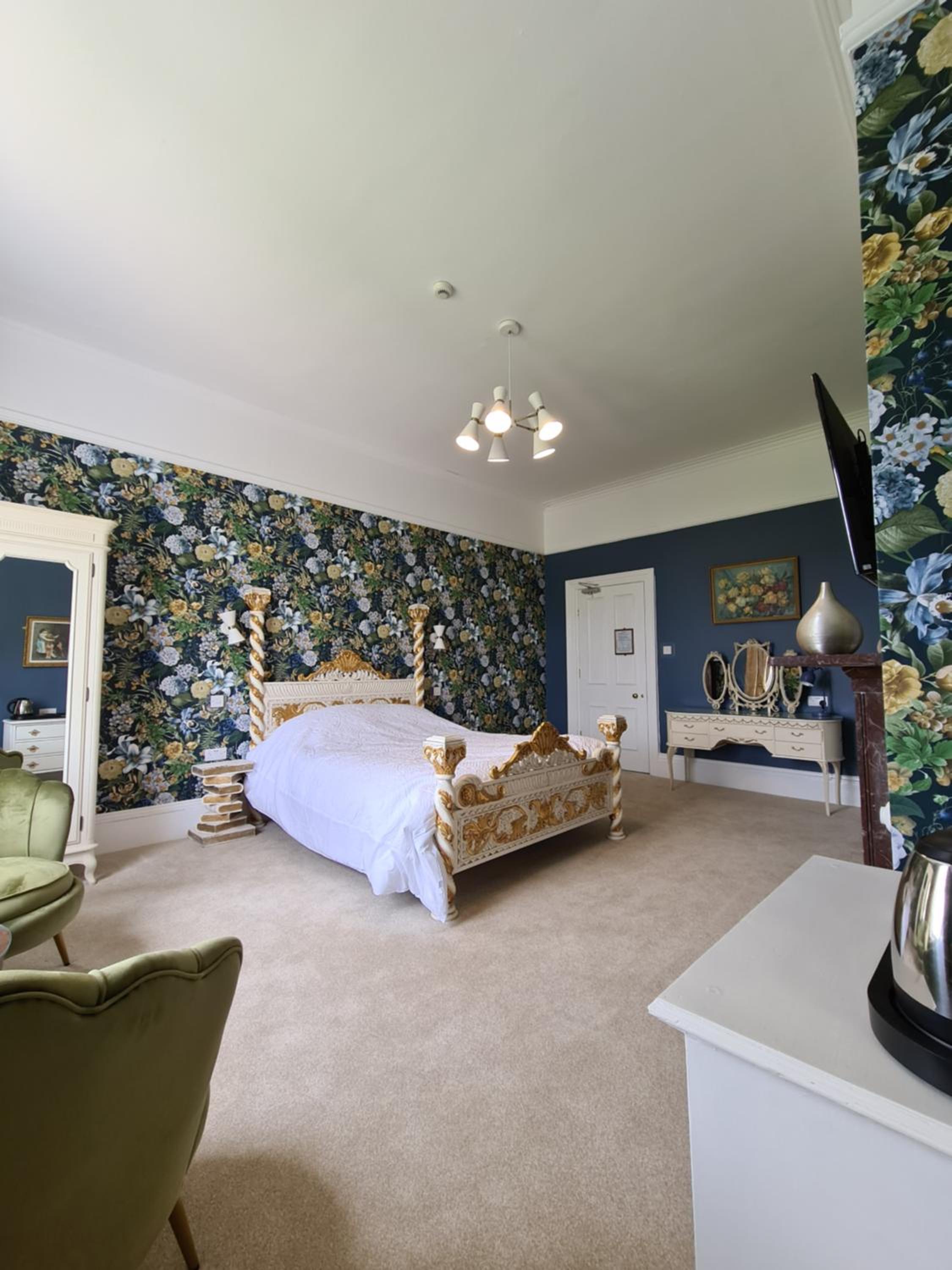 Superior King Room - Photo 5