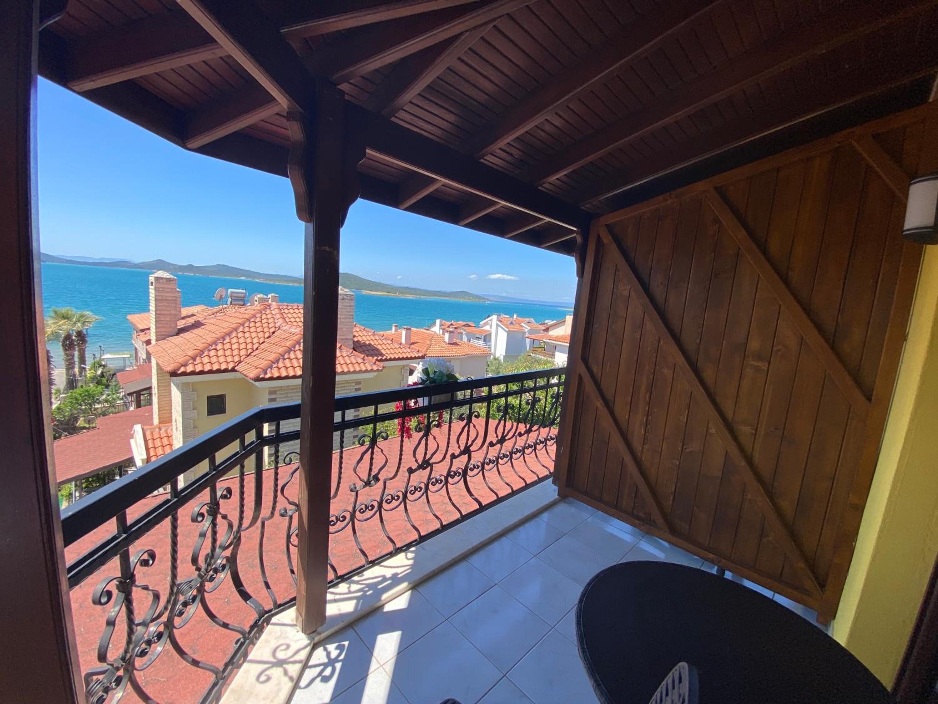 Standard Triple Room with Sea View photo 3