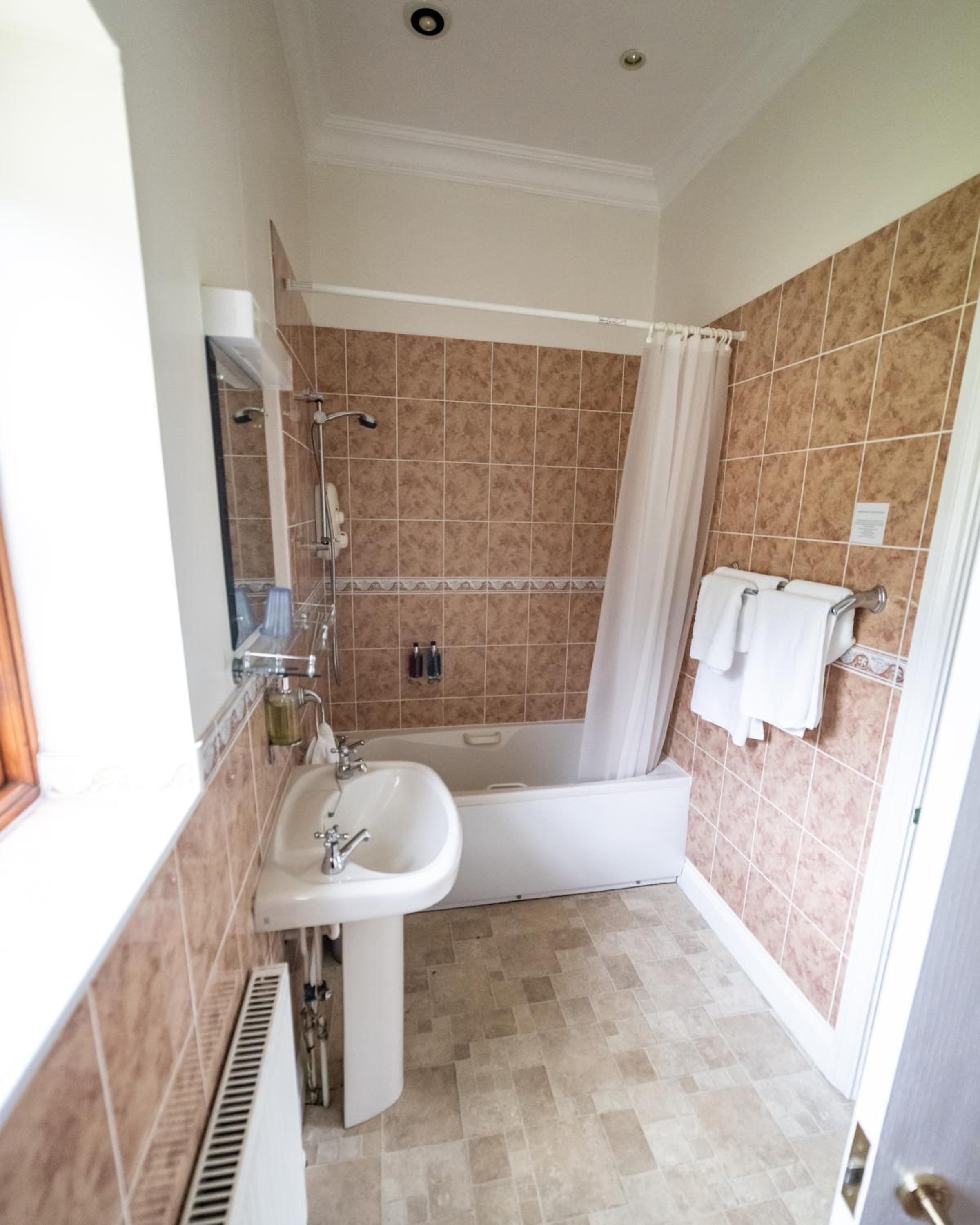 Double Room - Disability Access - Photo 5