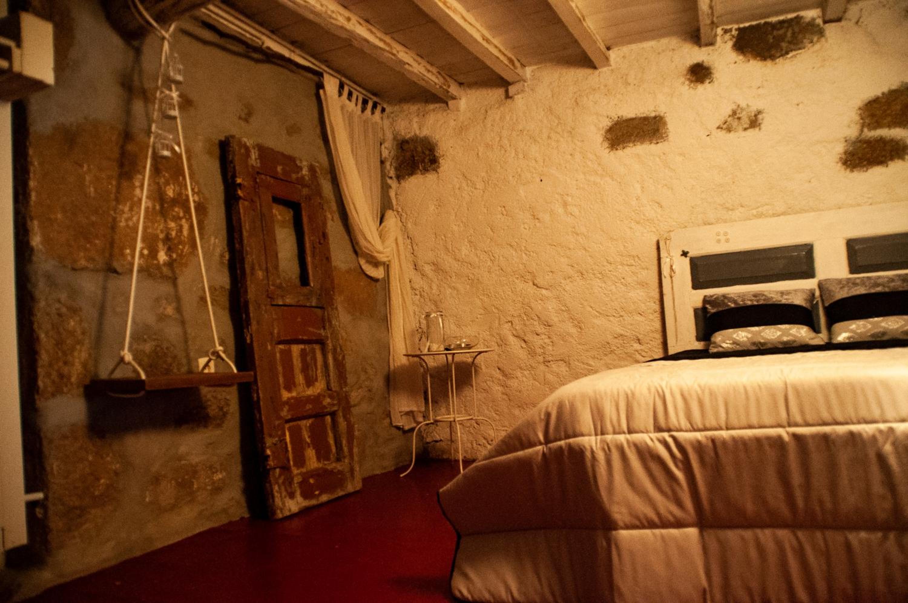 Three-Bedroom House - Photo 16
