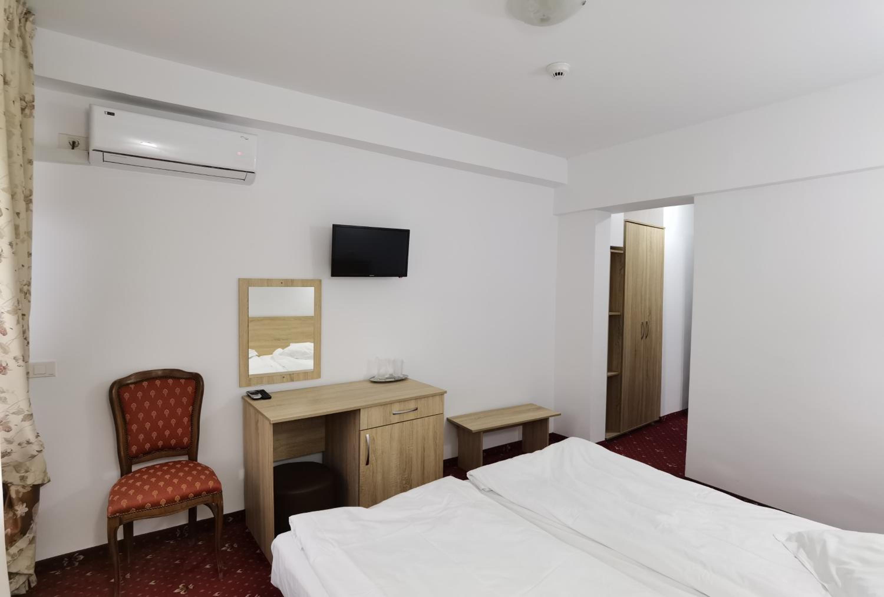 Double or Twin Room with Swimming Pool Access photo 2