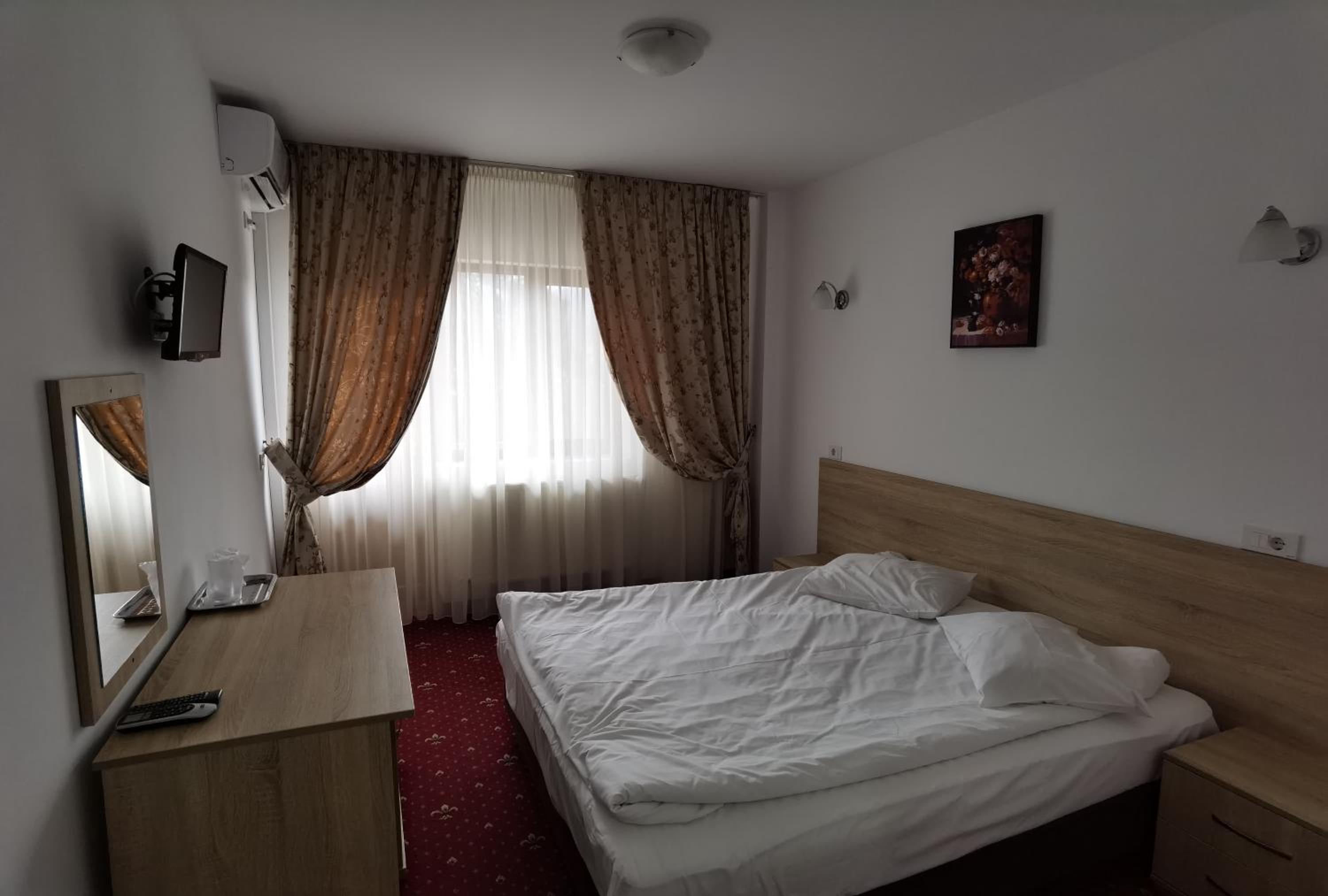 Double or Twin Room with Swimming Pool Access