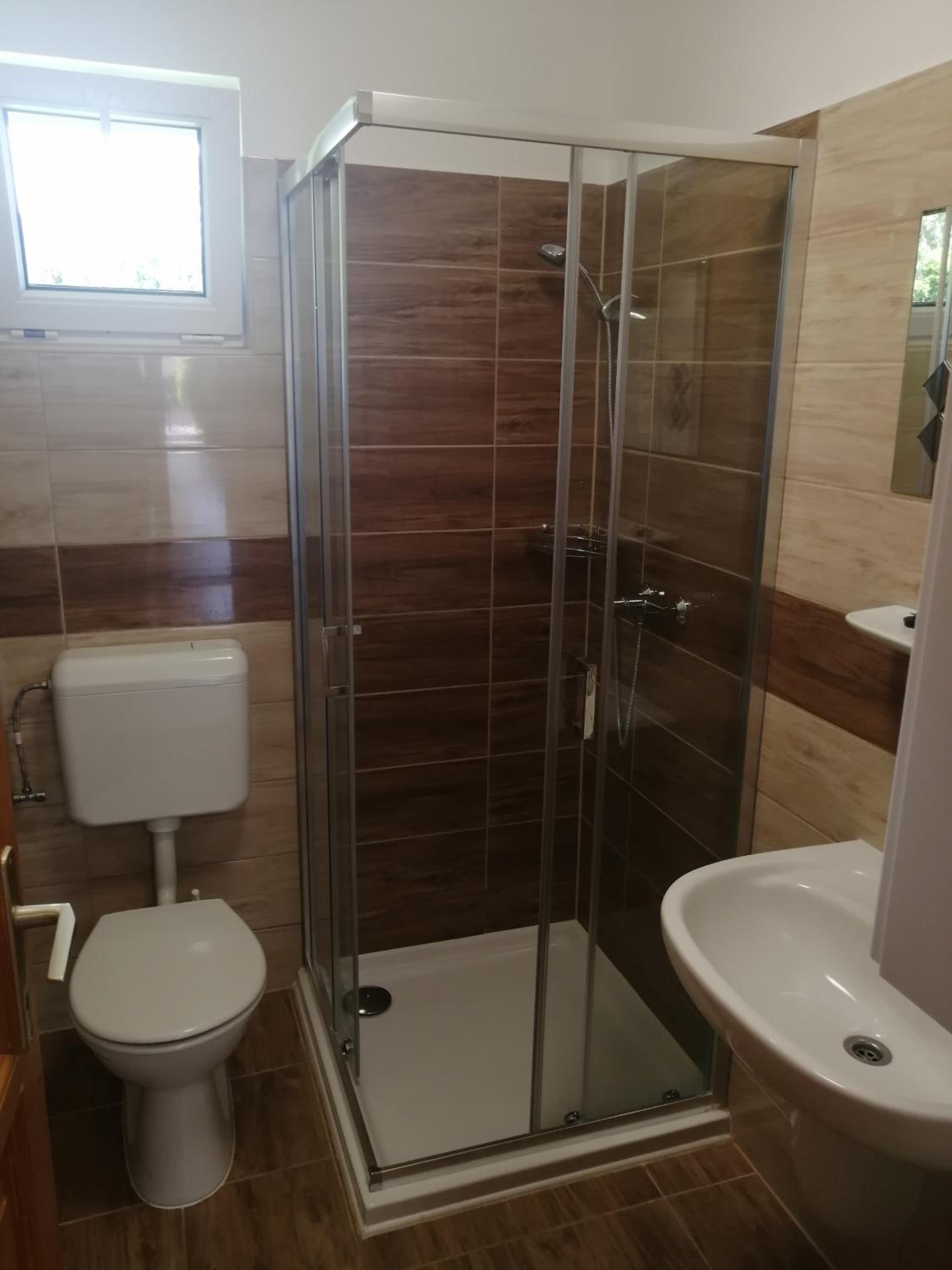 Family Room with Shower photo 2