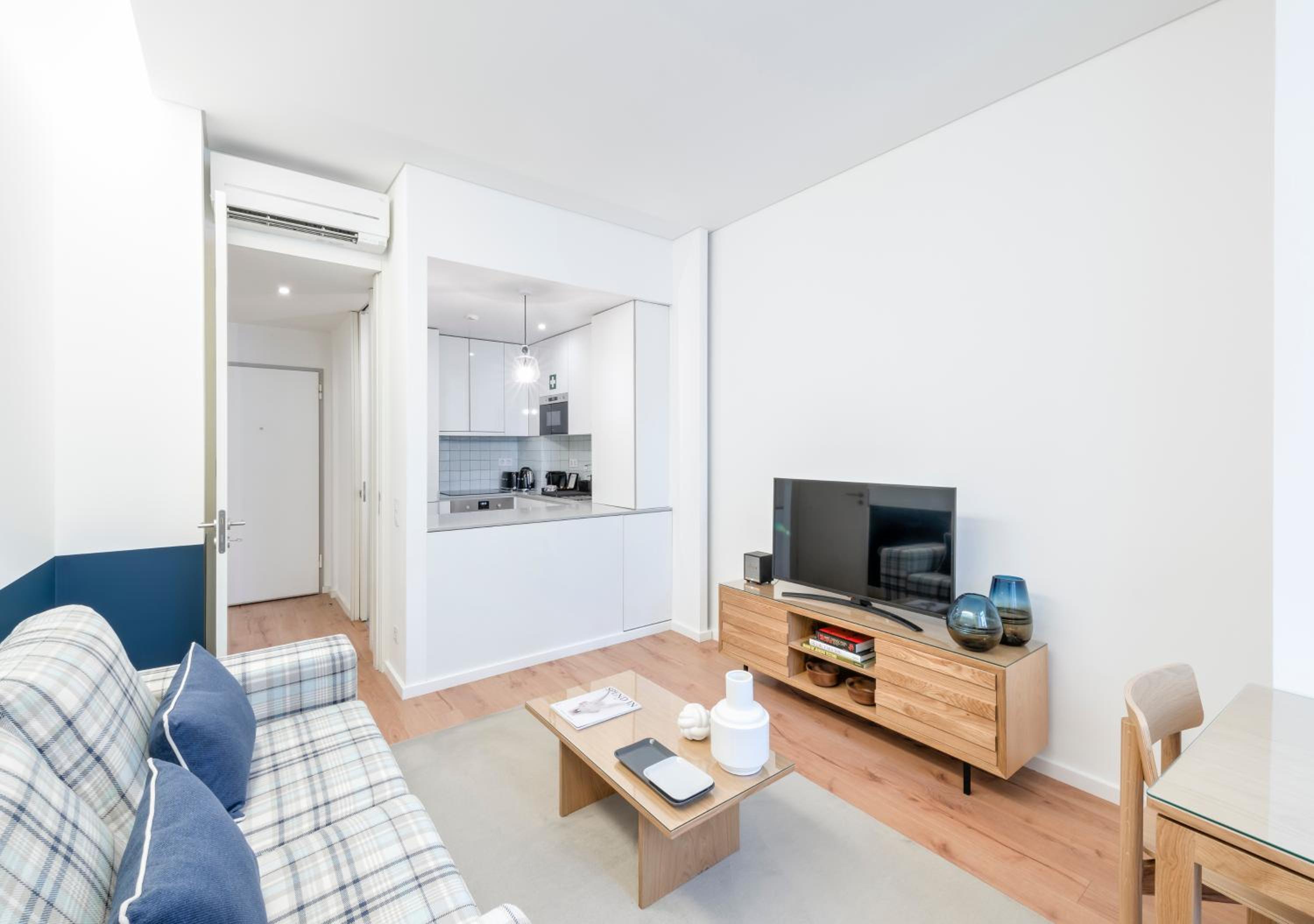 Standard One-Bedroom Apartment - Photo 4
