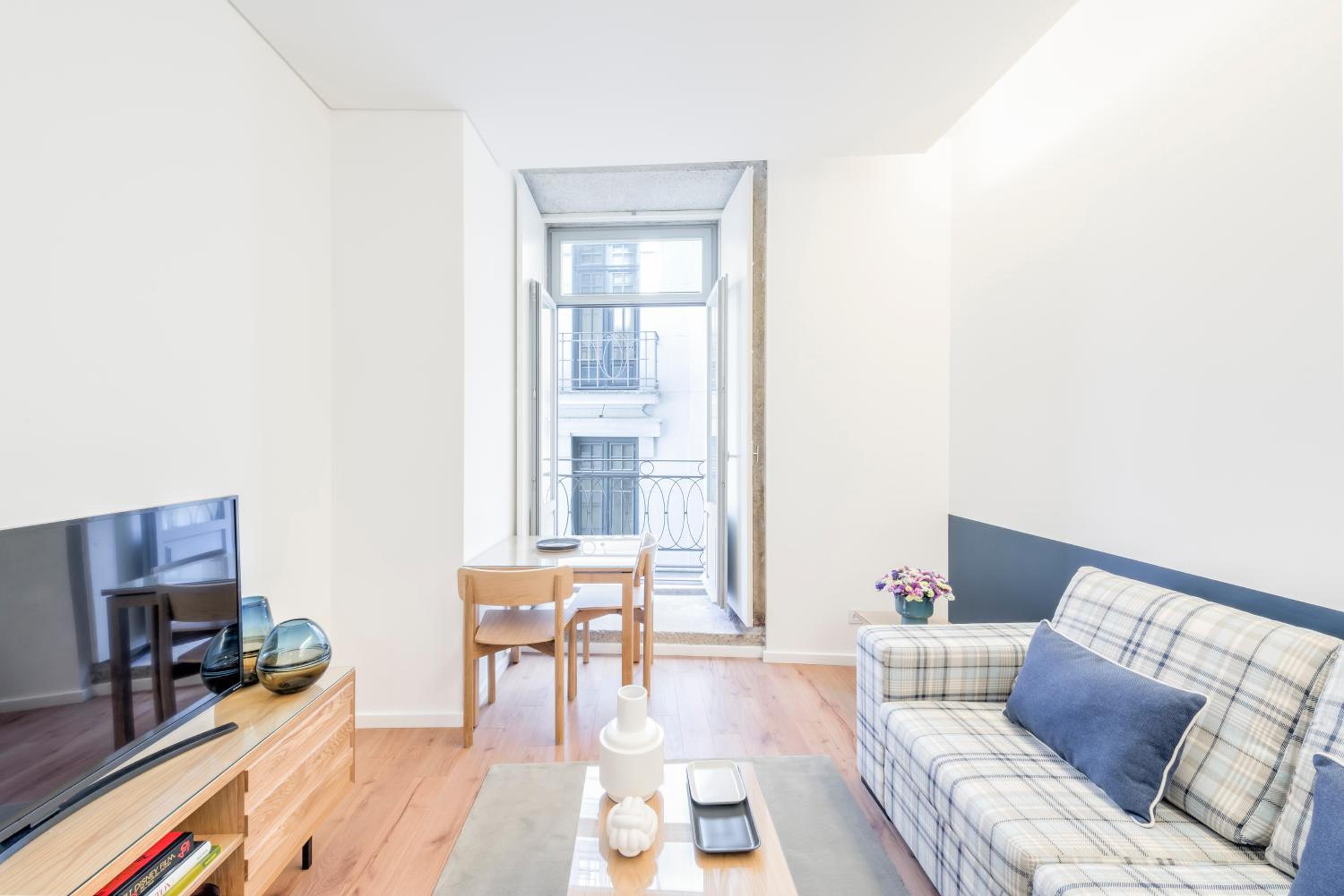 Standard One-Bedroom Apartment - Photo 3