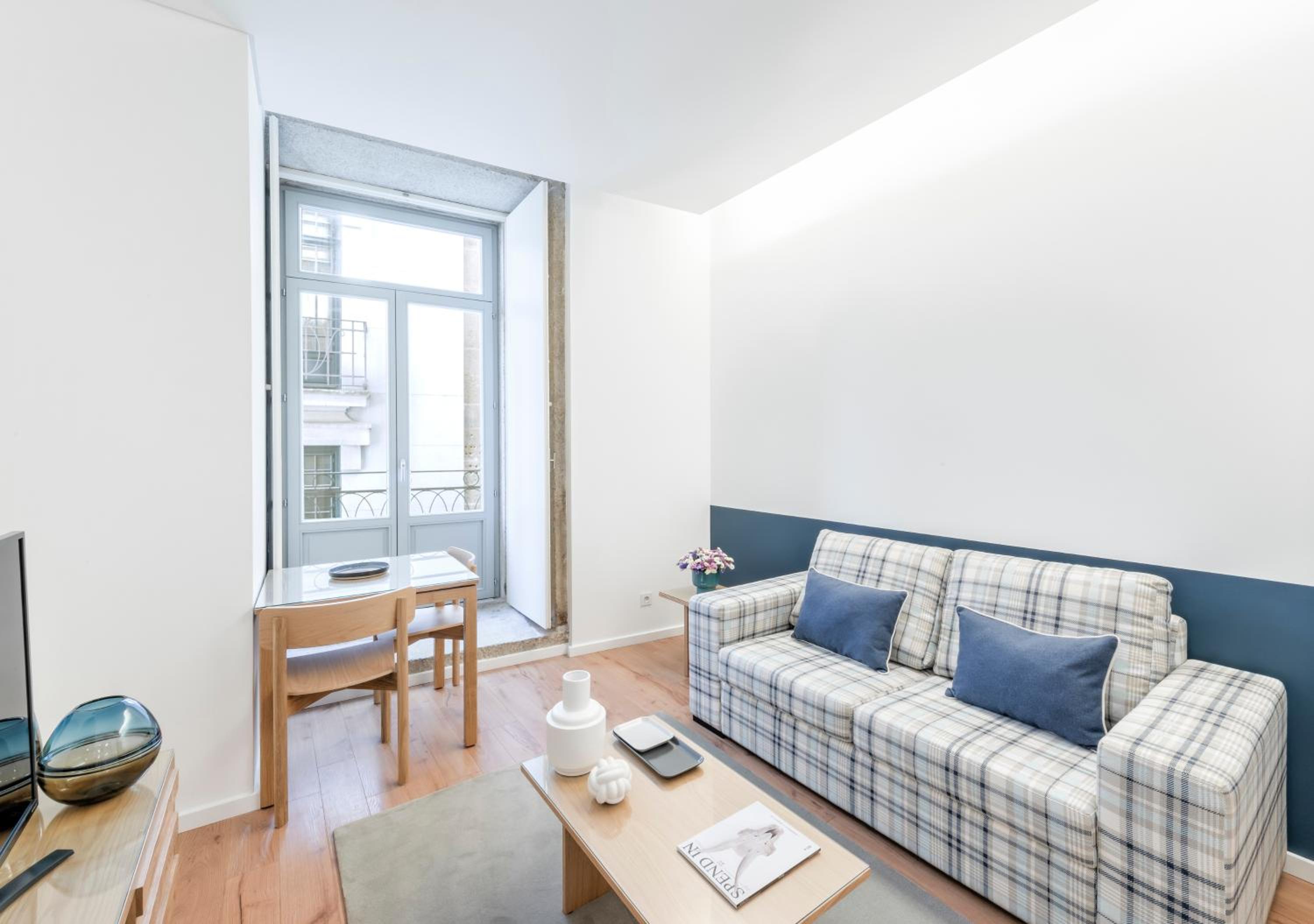 Standard One-Bedroom Apartment - Photo 2